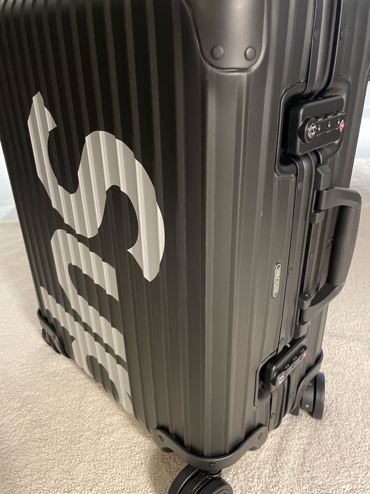 Rimowa × Supreme Selling Rimowa & Supreme luggage 45L Size ONE SIZE - 16 Thumbnail