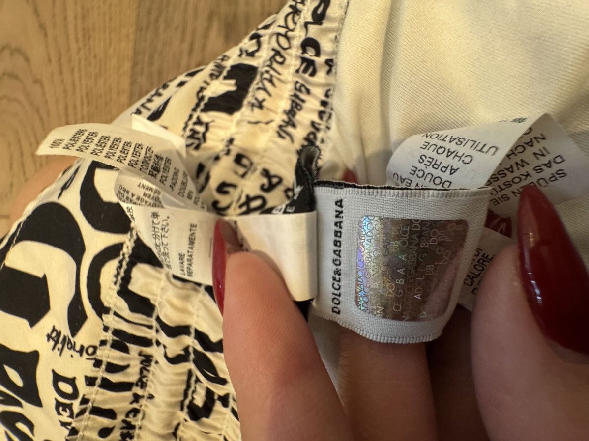 Dolce & Gabbana Dolce & Gabbana Graffiti Logo Shorts – Rare Print Size US 36 / EU 52 - 10 Thumbnail