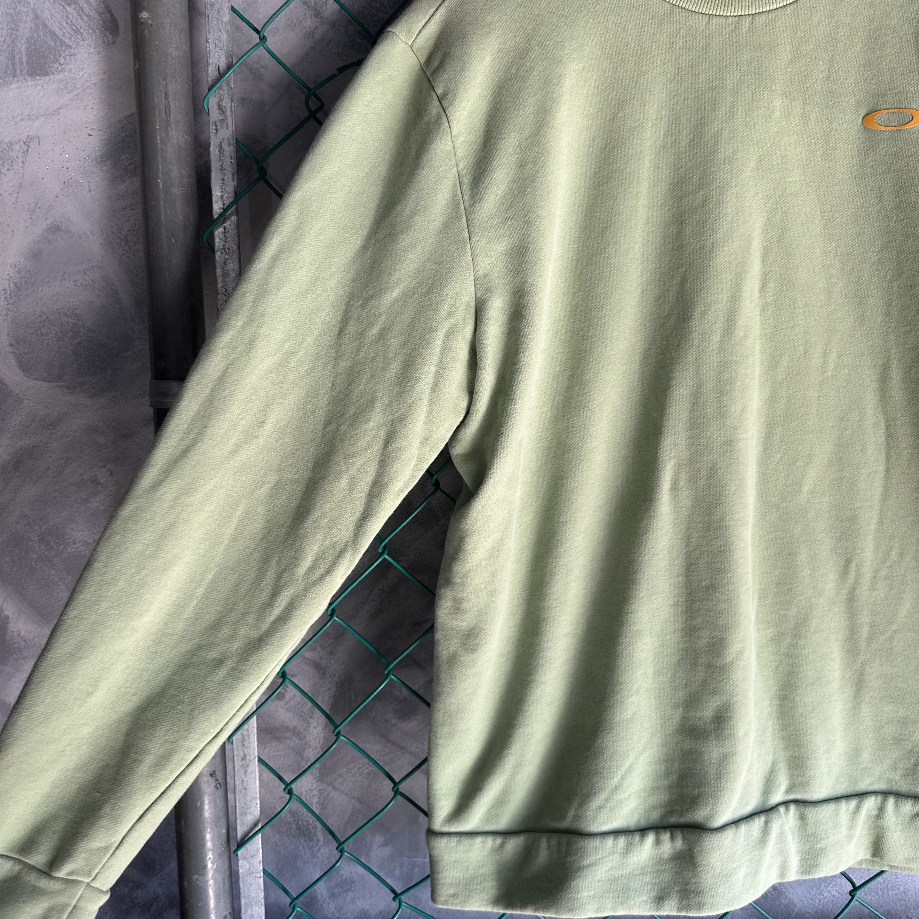Oakley Vintage Oakley Sweatshirt Mens Large Green Pea Crewneck Size US L / EU 52-54 / 3 - 3 Thumbnail
