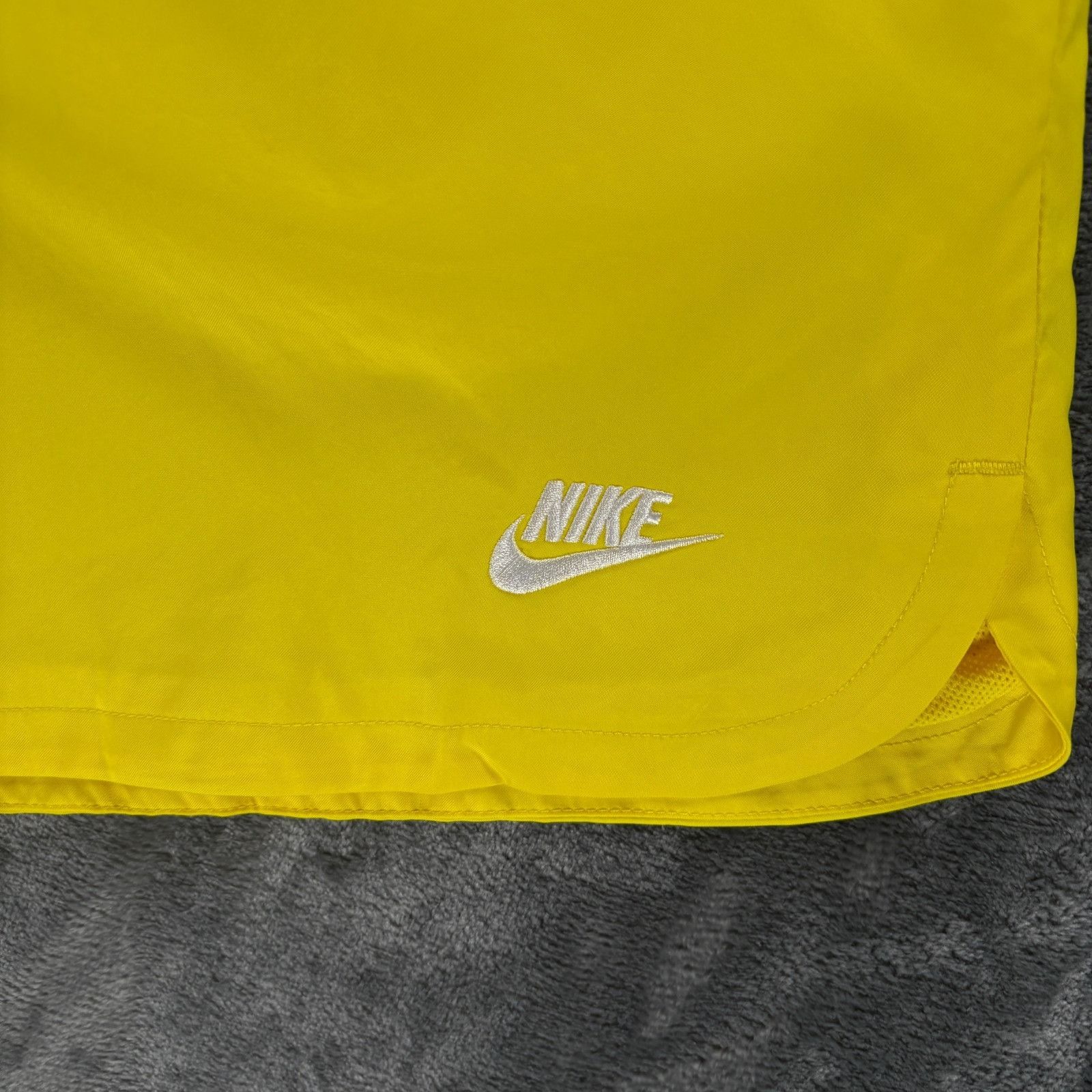Nike Nike Men XXL Club Woven Lined Shorts Opti Yellow DM6829‑731 Size US 38 / EU 54 - 3 Thumbnail