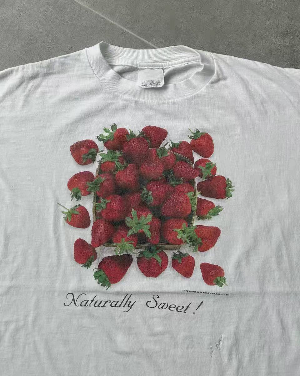 Vintage White Cotton T-shirt with Strawberry Pattern Size US M / EU 48-50 / 2 - 2 Thumbnail