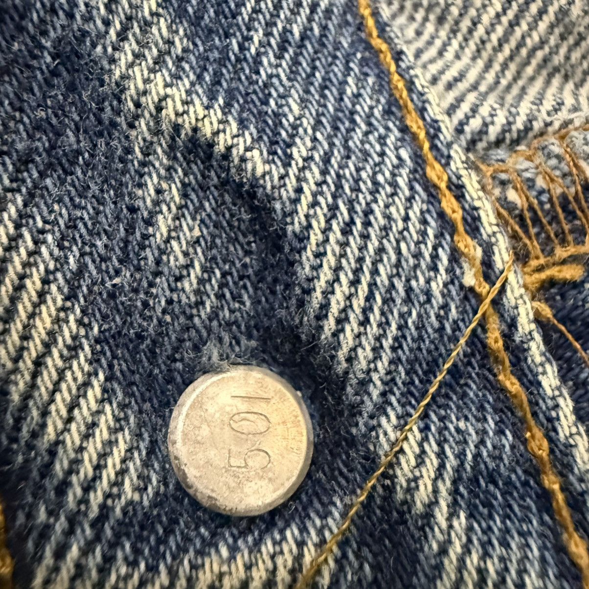 Levi's Vintage Clothing Vintage Distressed USA Levis 501 Classic Straight Denim W35 Size US 35 - 16 Thumbnail