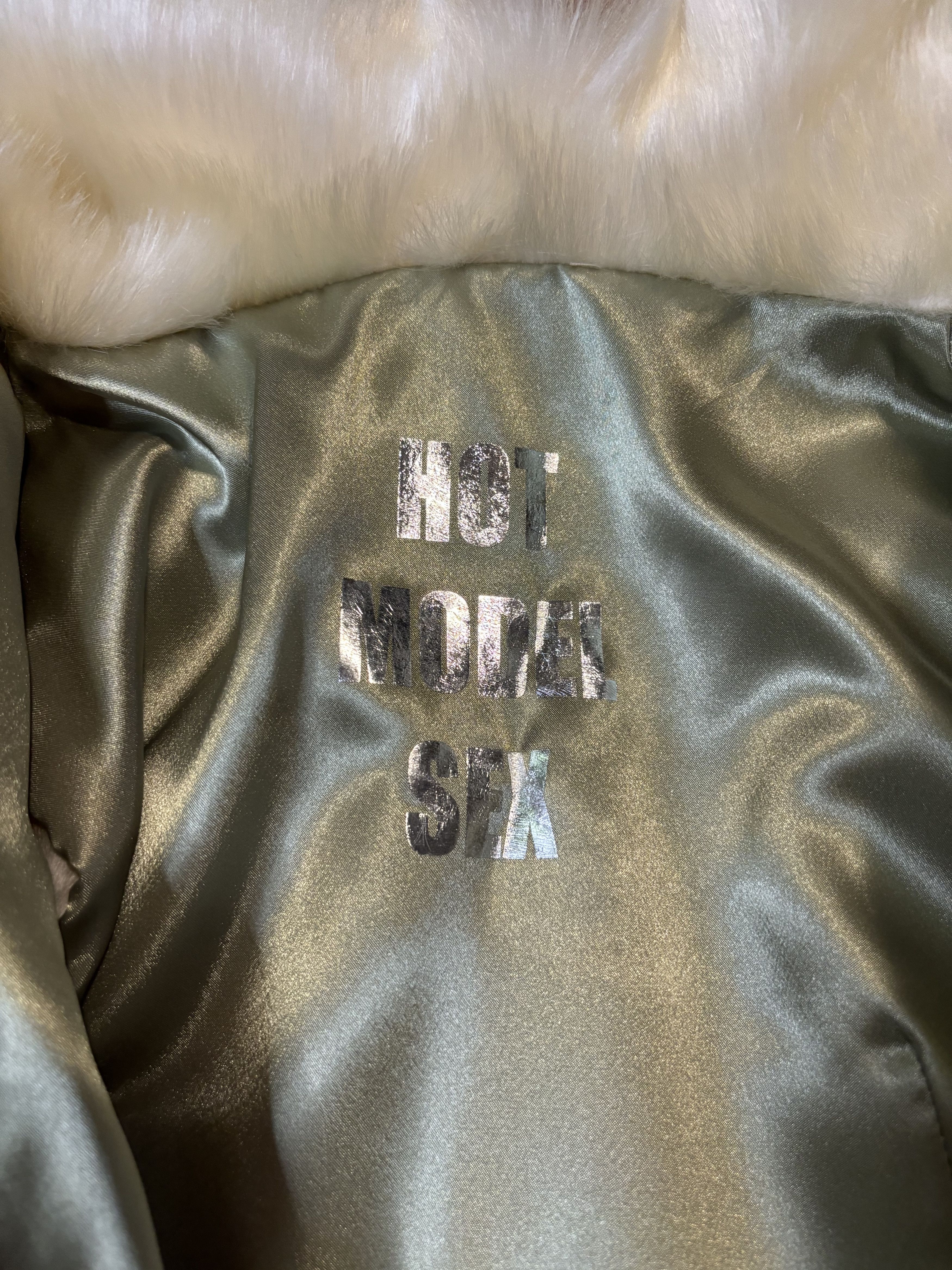 Hot Model Sex COLLECTION ONE FUR VEST Size US L / EU 52-54 / 3 - 2 Thumbnail