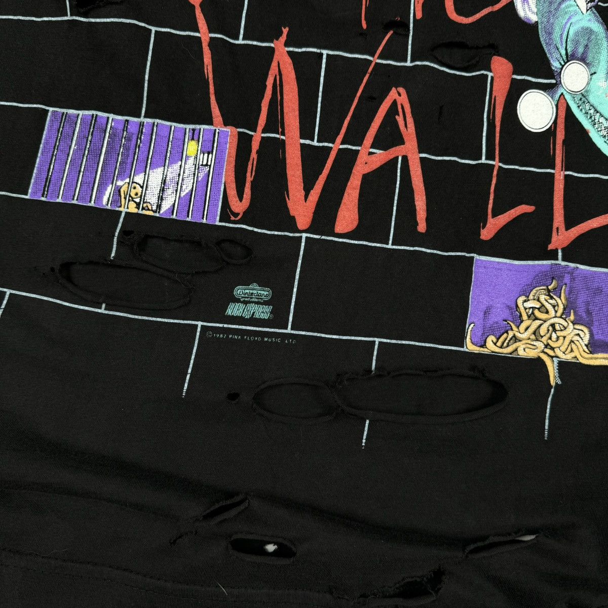 Band Tees Vintage 1982 Pink Floyd ‘The Wall’ Winterland AOP T Shirt Size US XL / EU 56 / 4 - 10 Thumbnail