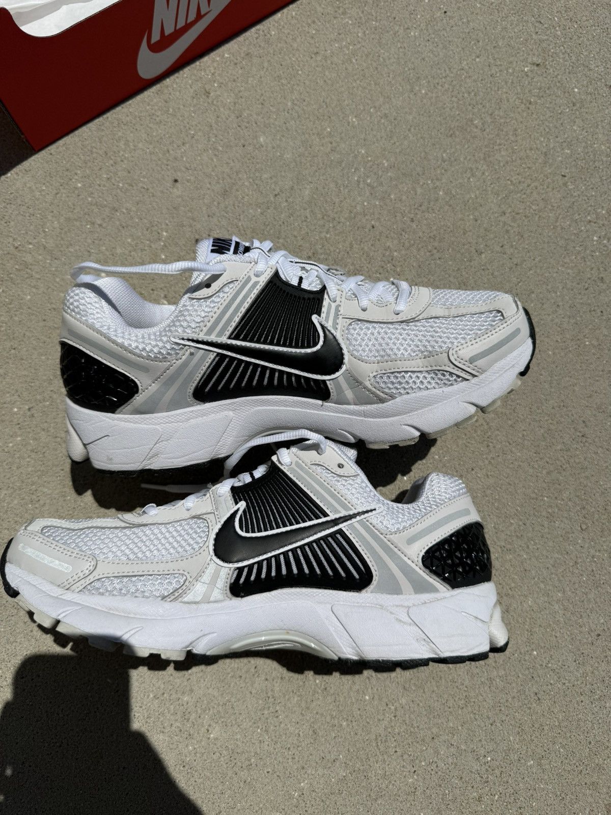 Nike Nike Vomero 5 White Size US 9 / EU 42 - 3 Thumbnail