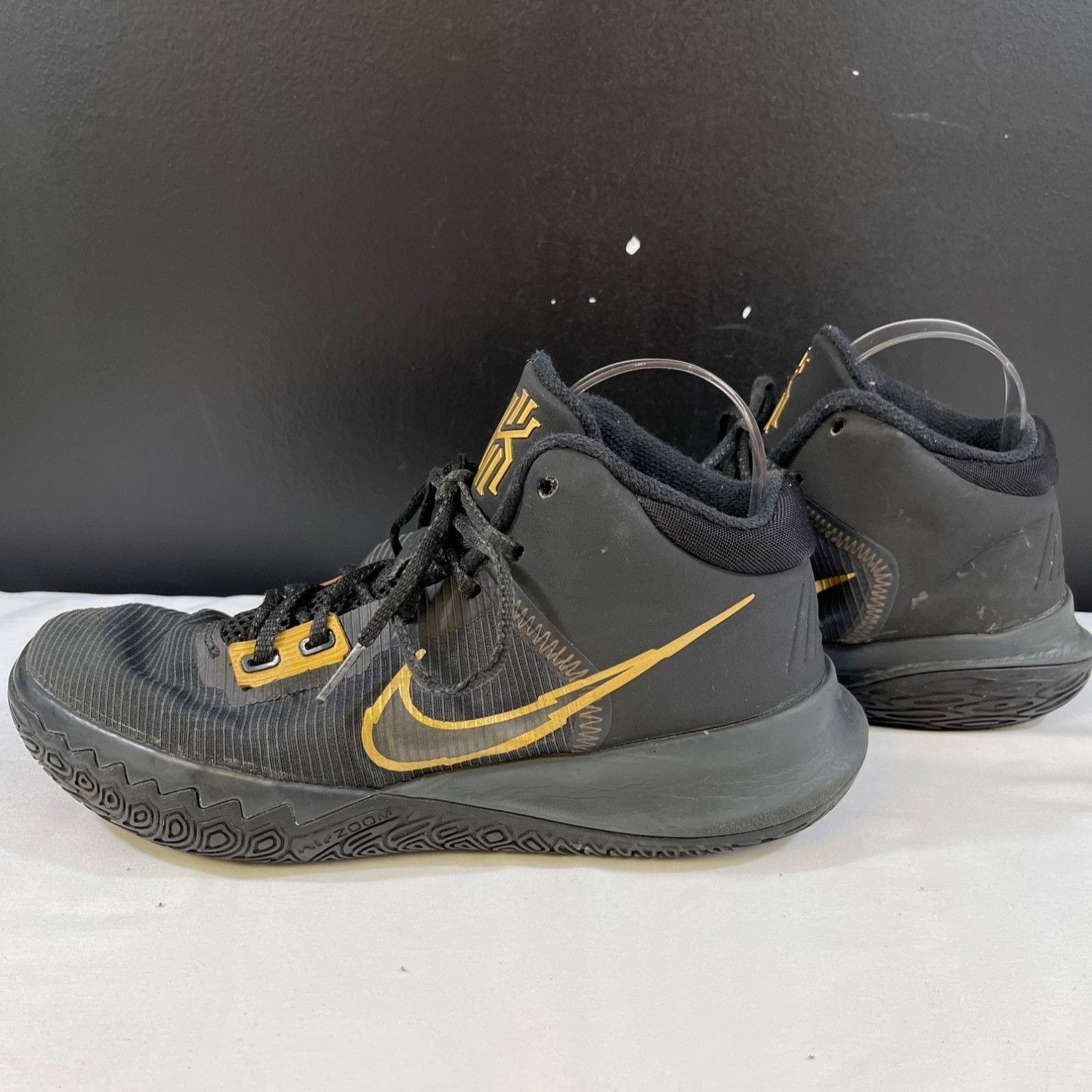 Nike Nike Kyrie Flytrap IV Men's Black Sneakers Size 8.5 SKU 6425 Size US 8.5 / EU 41-42 - 5 Thumbnail
