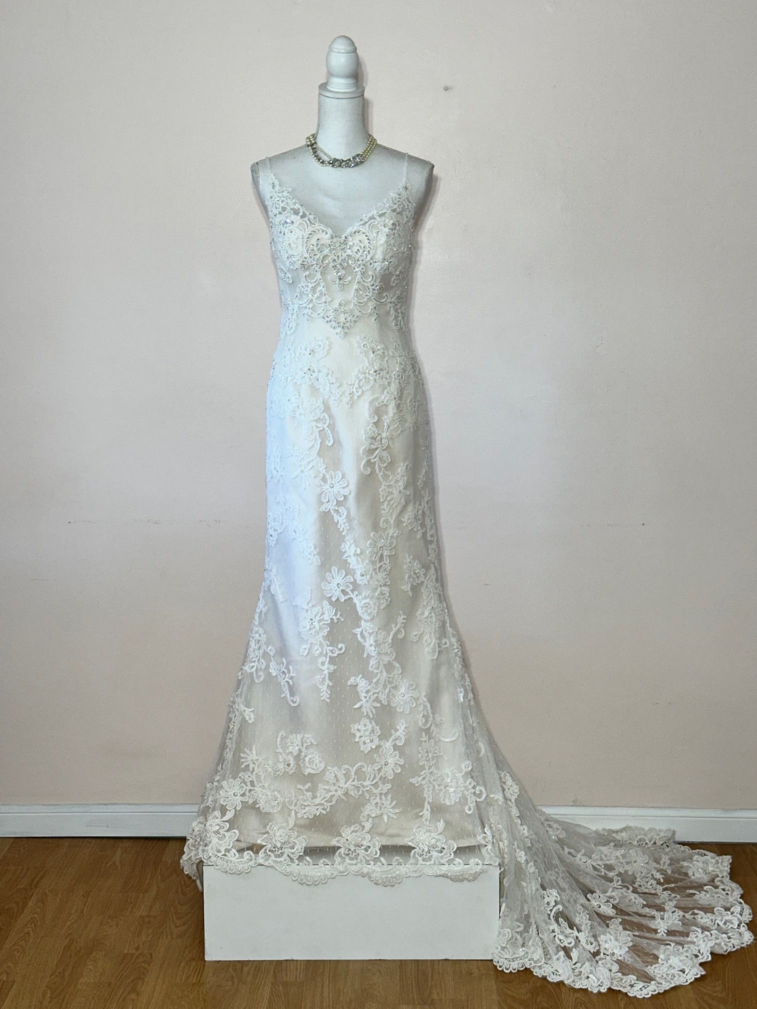 Casablanca Casablanca Ivory Lace 1975 Wedding Gown Size 8 Size M / US 6-8 / IT 42-44 - 1 Thumbnail