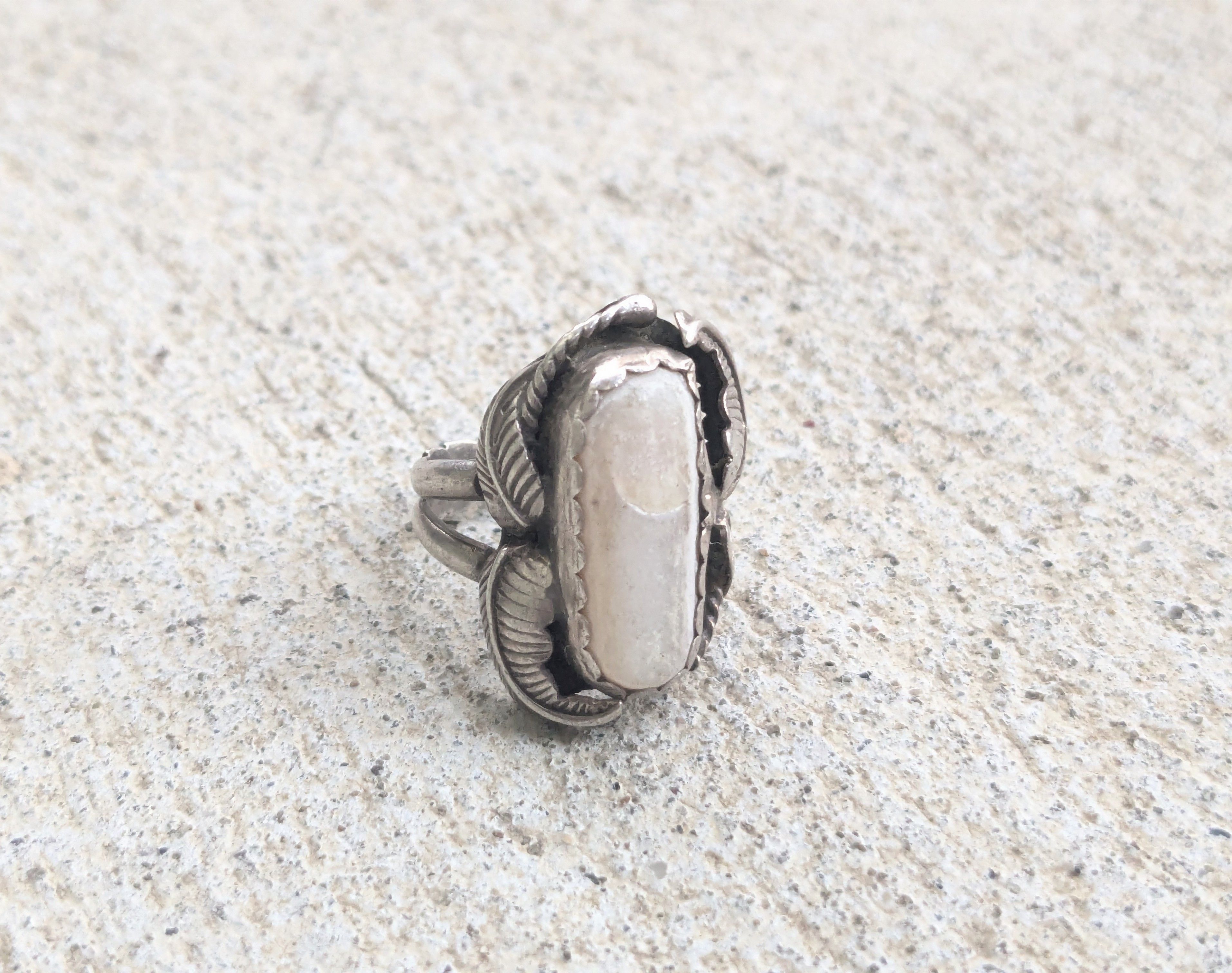 Jewelry × Sterling Silver × Vintage Vintage Sterling Silver Ring MOP Les Baker 6 Navajo Native Size ONE SIZE - 1 Thumbnail