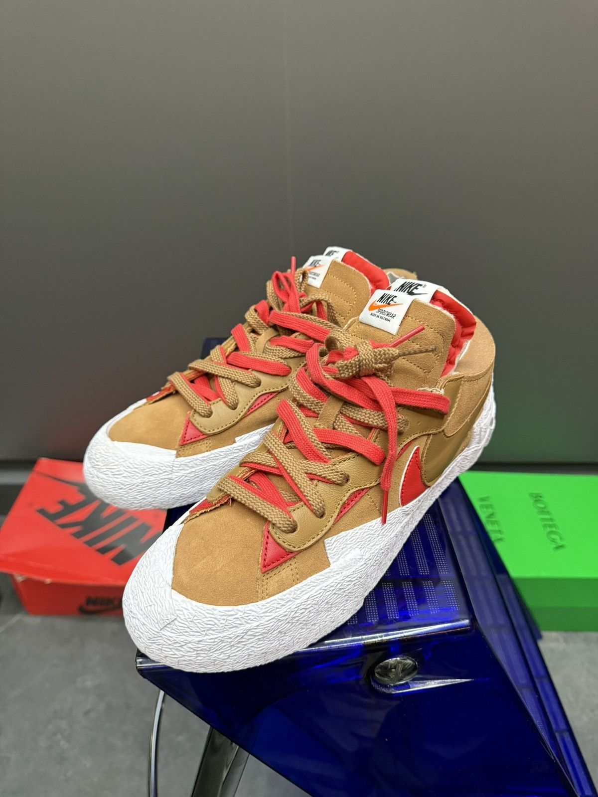 Nike × Sacai Nike X Sacai Blazer Low British Tan 9.5 DD1877-200 Size US 9.5 / EU 42-43 - 1 Thumbnail