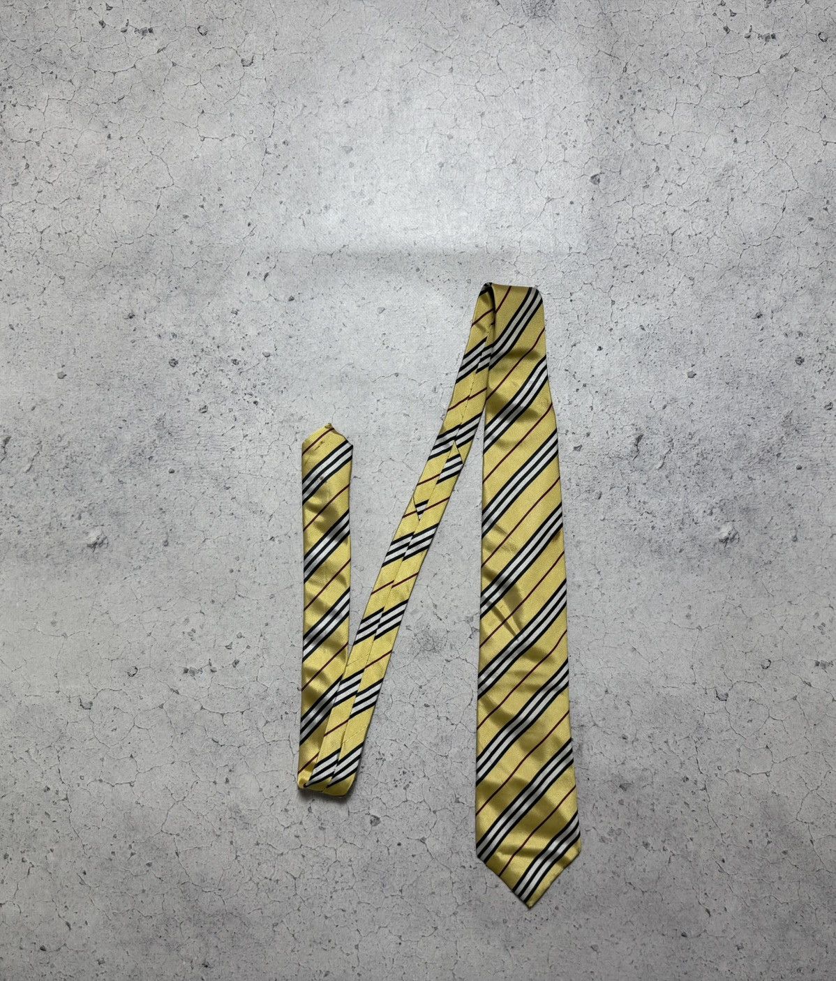 Burberry Burberry Silk Monogram Luxury Tie Vintage Size ONE SIZE - 1 Thumbnail