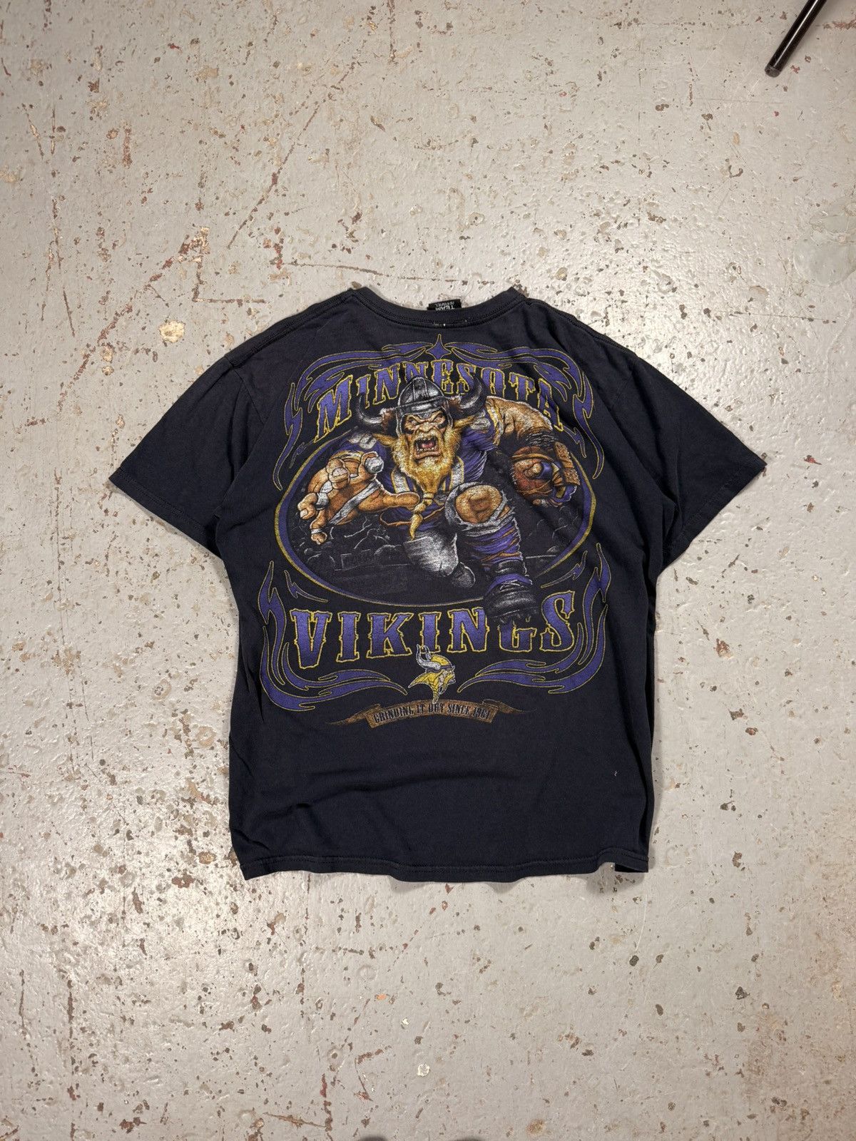 Vintage Vintage Minnesota Vikings NFL graphic Distressed Tee Size US L / EU 52-54 / 3 - 1 Thumbnail