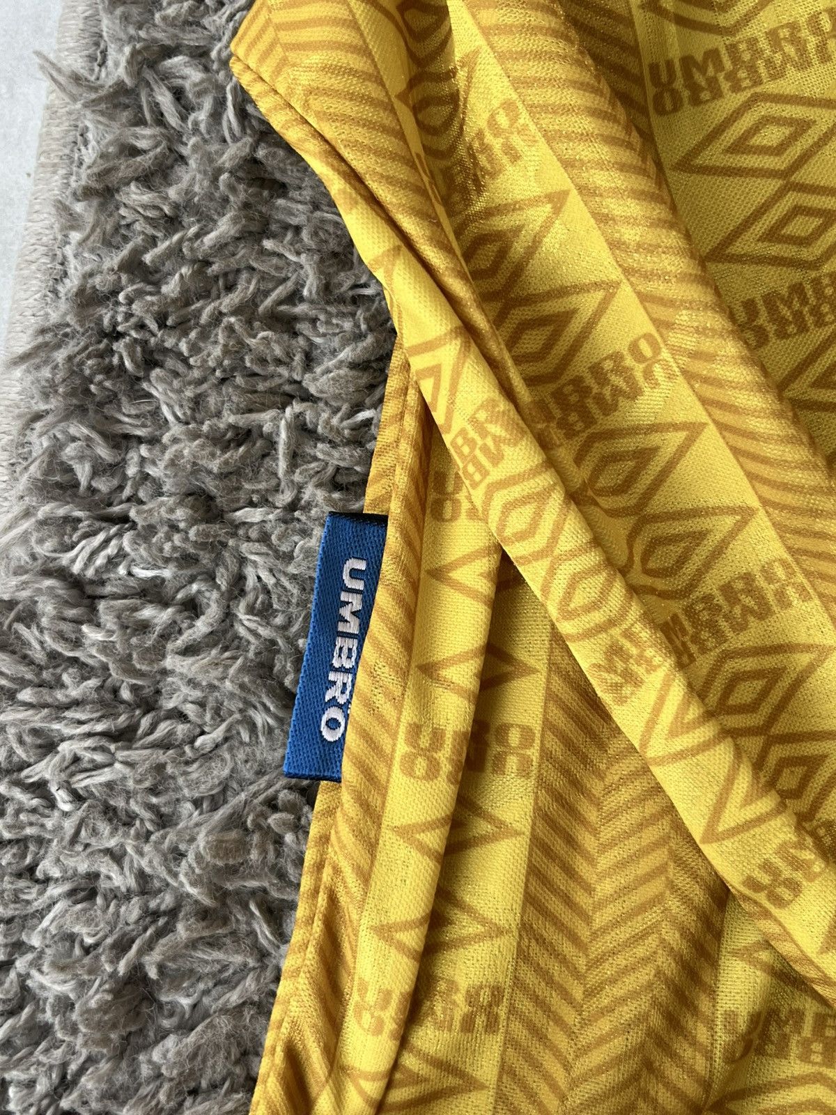 Umbro Umbro Jersey Very Rare Made in England Size US M / EU 48-50 / 2 - 7 Thumbnail