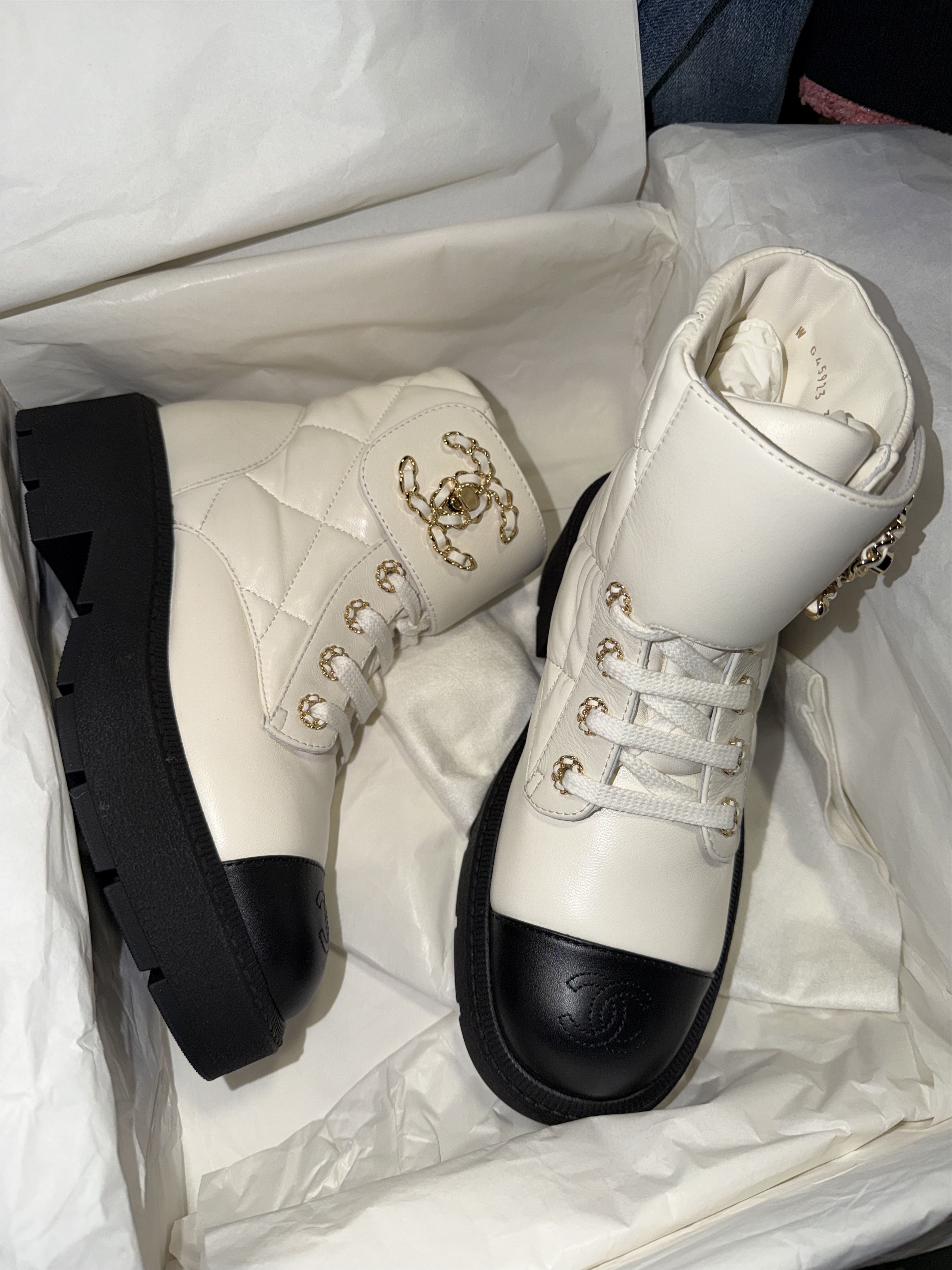 Chanel Chanel 24B CC Combat Black Platform Ankle Short Boots 37c Size US 7 / IT 37 - 2 Thumbnail