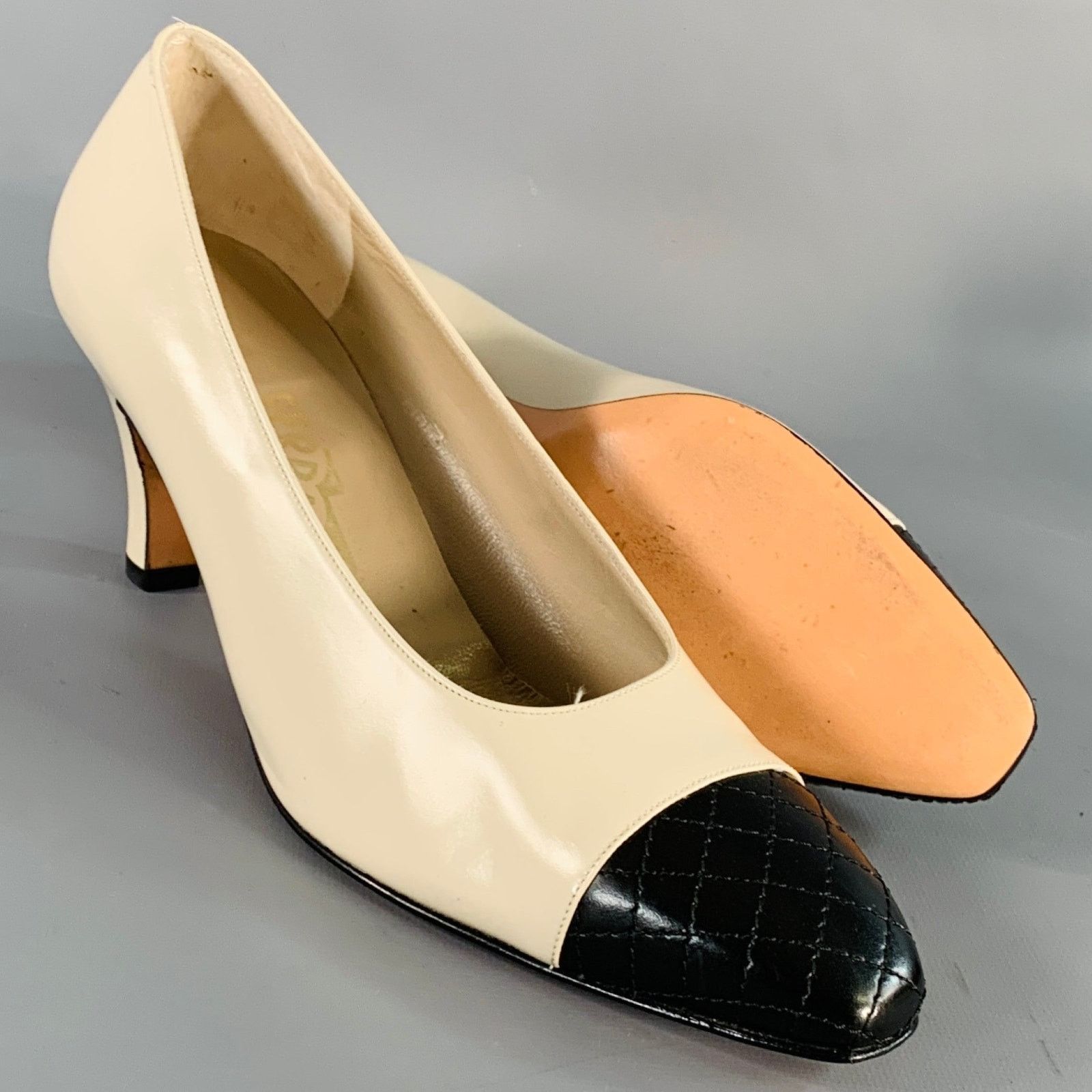 Salvatore Ferragamo Size 9 Beige Black Leather Quilted Cap Toe Pumps Size US 9 / IT 39 - 5 Thumbnail
