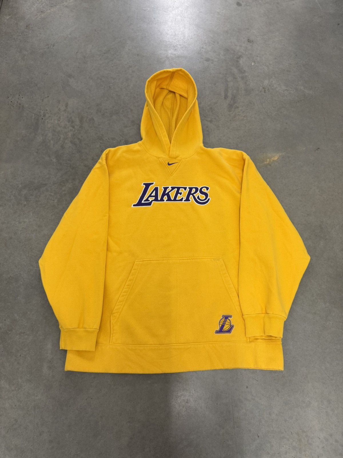 Nike Los Angeles Lakers Nike Center Swoosh Yellow Hoodie 2000s XL Size US XL / EU 56 / 4 - 1 Thumbnail