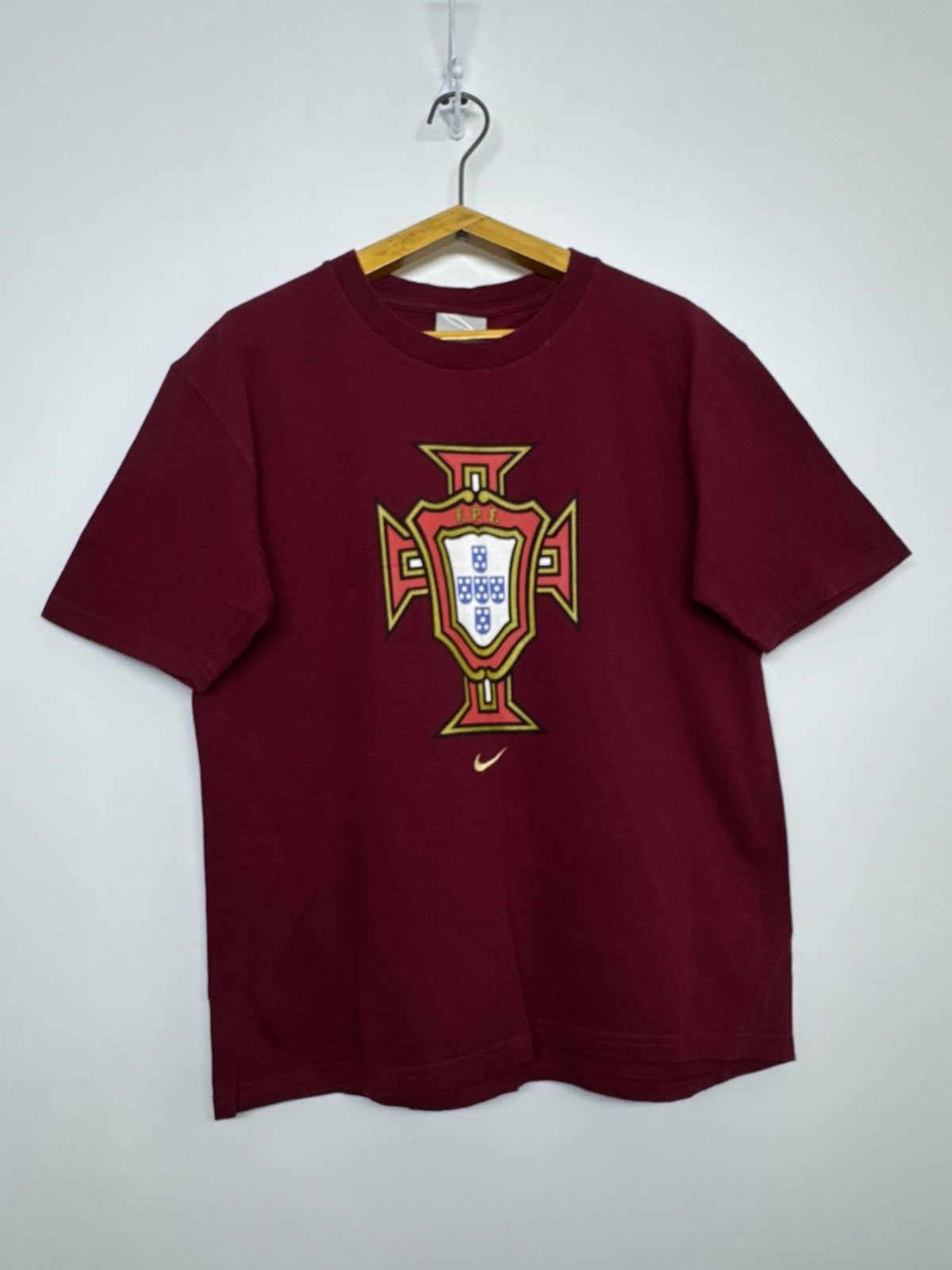 Nike Vintage Y2k Nike Portugal Football Center Swoosh T-shirt Size US S / EU 44-46 / 1 - 2 Thumbnail