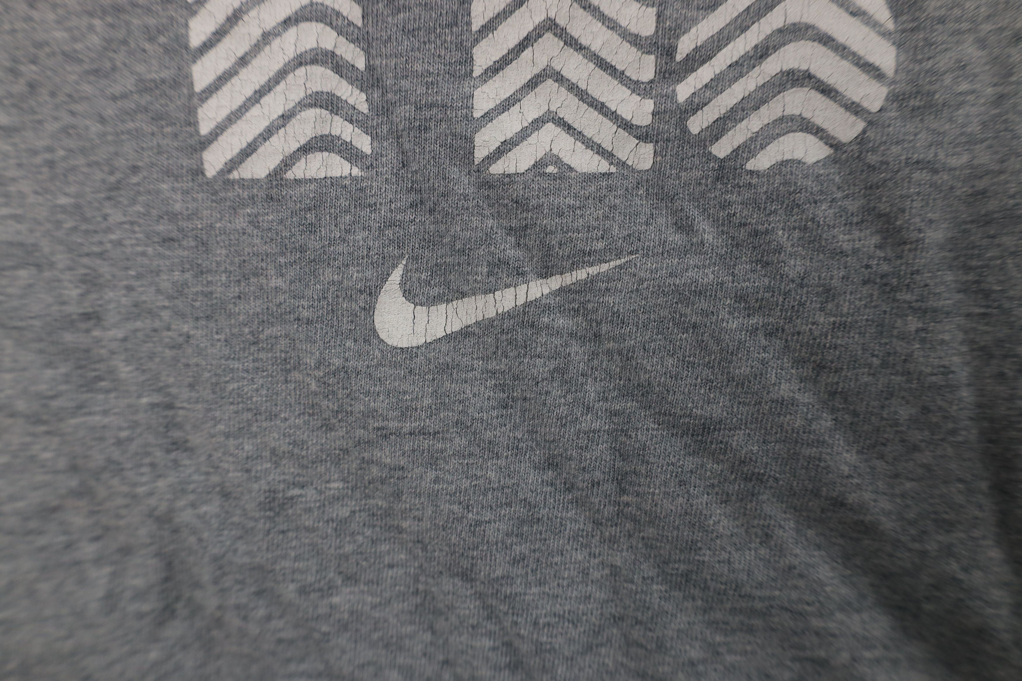 Nike Vintage Y2K Nike Just Do It Center Swoosh T-Shirt Gray Size US M / EU 48-50 / 2 - 5 Thumbnail
