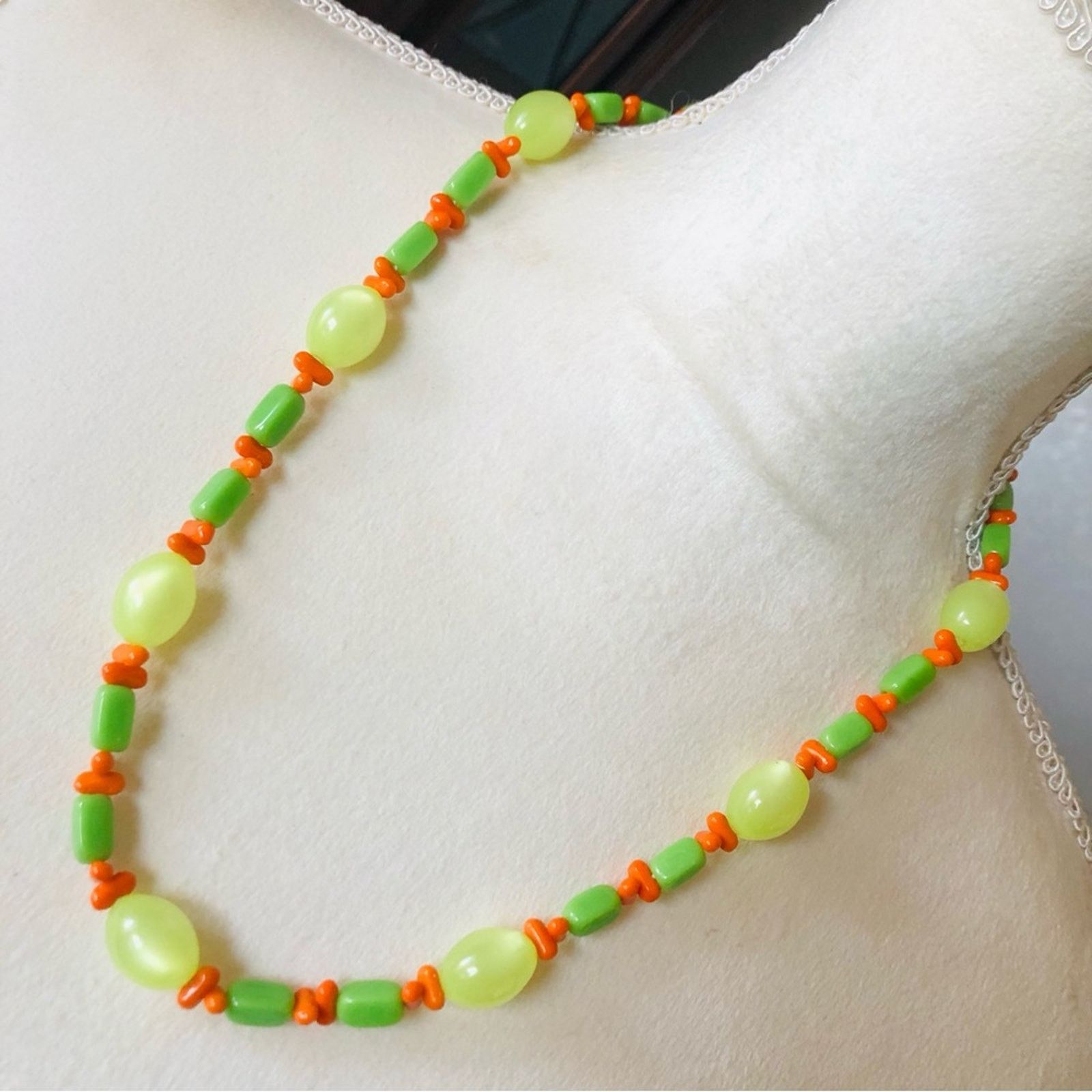 Vintage Vintage 60s-70s bright acrylic bead necklace Size ONE SIZE - 1 Thumbnail