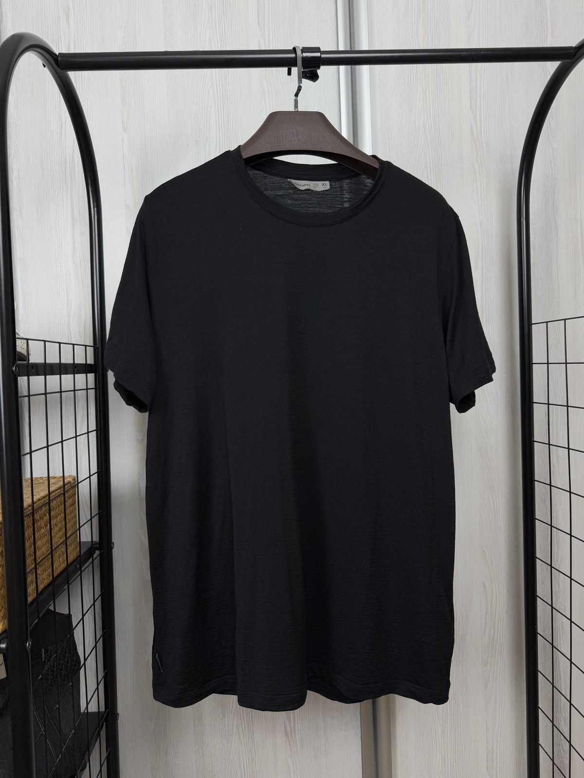Icebreaker Icebreaker black wool short sleeve tee shirt sz XL Size US XL / EU 56 / 4 - 1 Thumbnail