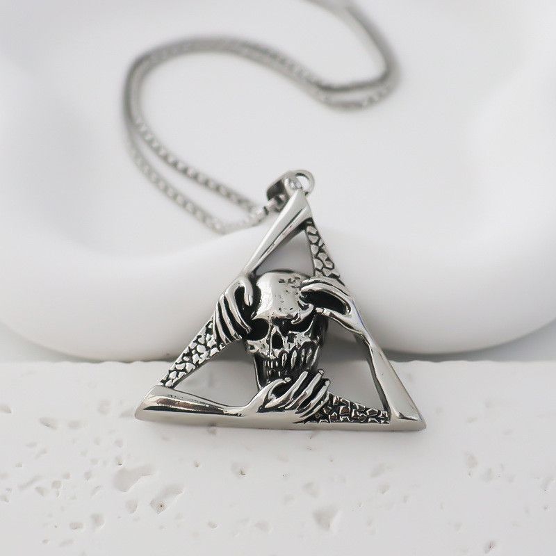 Japanese Brand Triangle Skull Head Necklace Size ONE SIZE - 1 Thumbnail