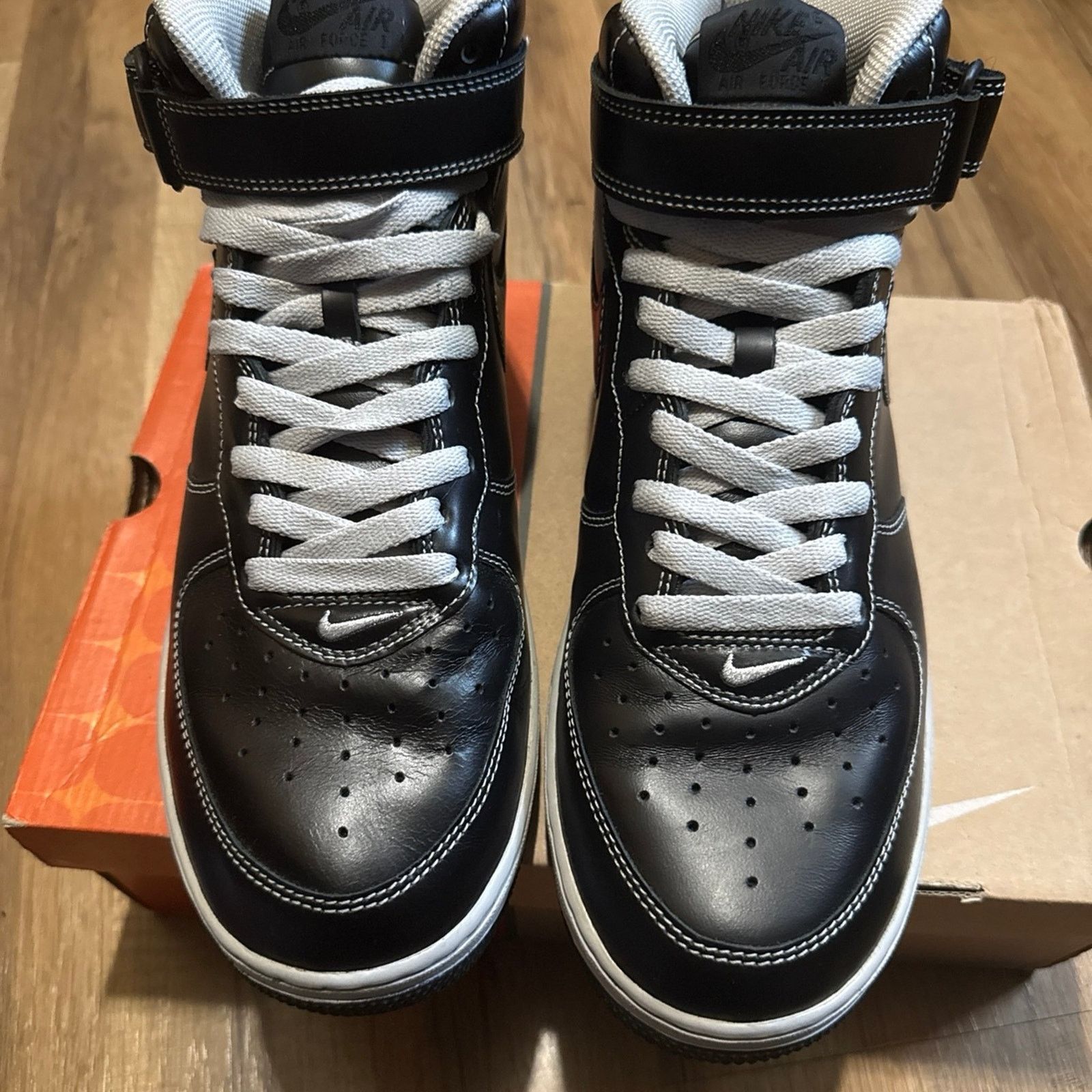 Nike 2006 Nike Air Force 1 Mid White Contrast Stitch Black Size US 10.5 / EU 43-44 - 7 Thumbnail
