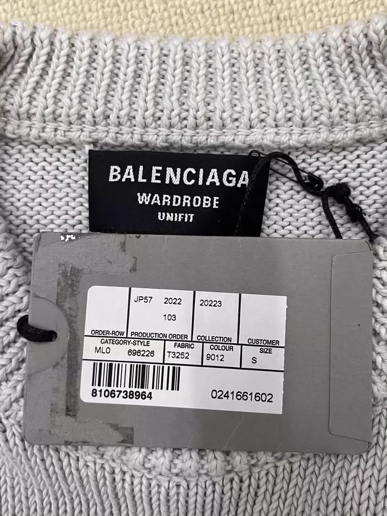 Balenciaga Balenciaga Solid crewneck long-sleeve pullover with embroi Size US S / EU 44-46 / 1 - 3 Thumbnail