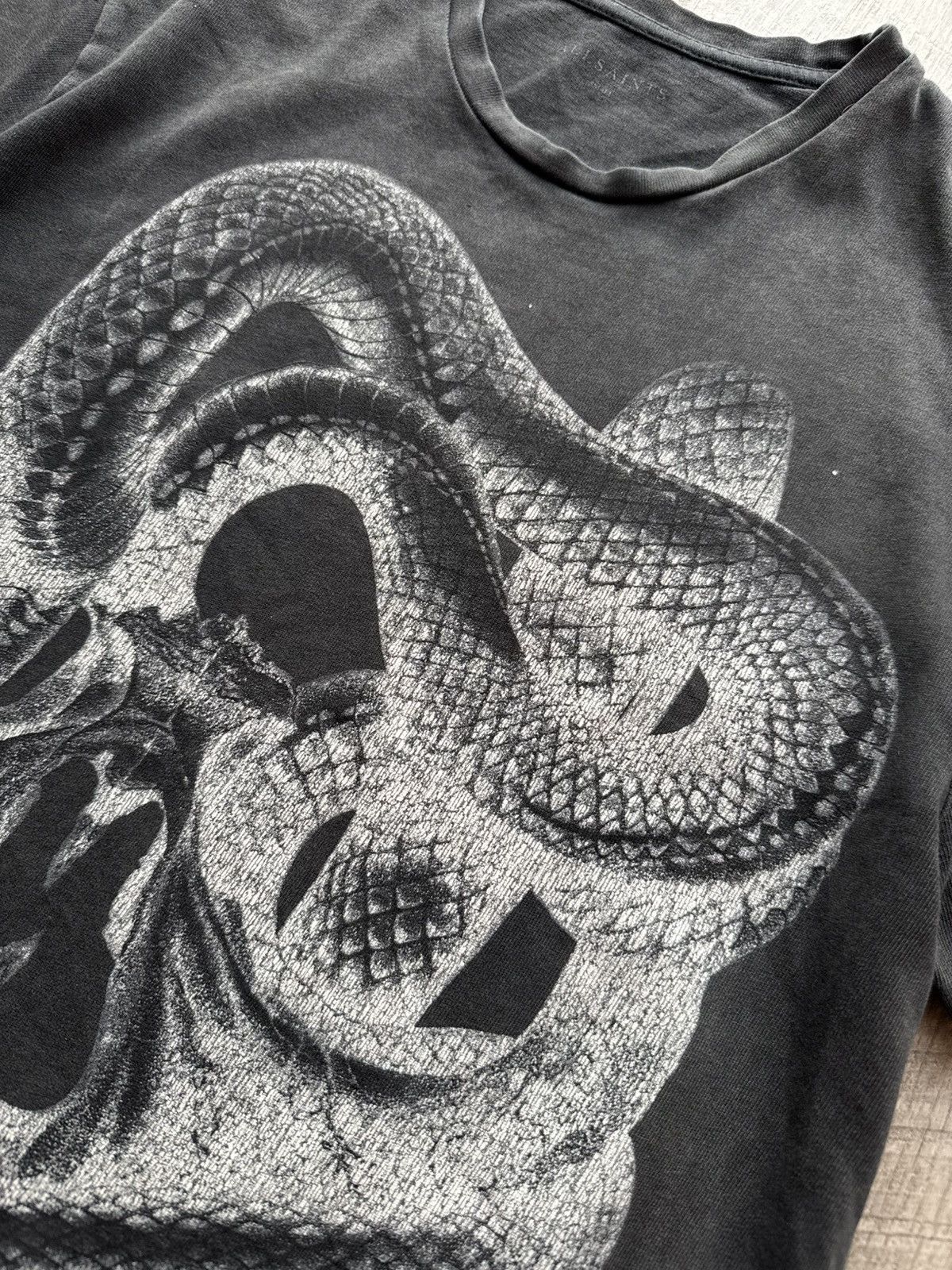 Allsaints Allsaints Taipan SS Crew snake skull wash faded t shirt Size US S / EU 44-46 / 1 - 3 Thumbnail