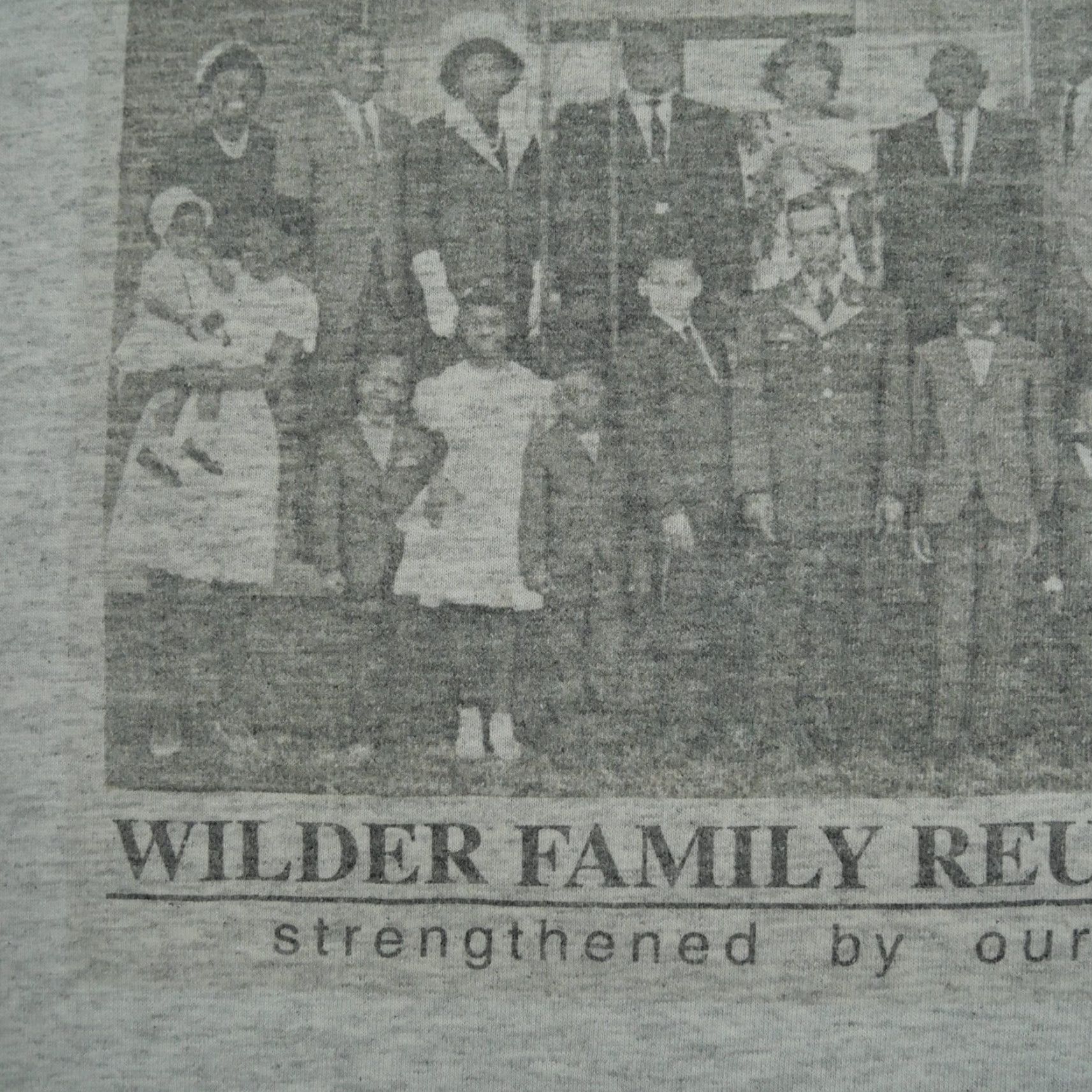 Vintage VINTAGE Family Reunion T Shirt Adult Large Gray History United States 2001 Y2K Men L Cotton Short Sleeve Crew Neck Graphic 5/10 7/10 Size US L / EU 52-54 / 3 - 4 Thumbnail