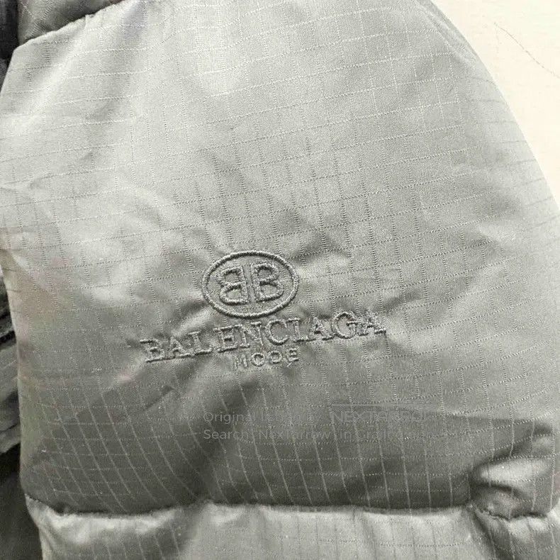 Balenciaga Balenciaga Puff Sleeve Logo Down Jacket Size US S / EU 44-46 / 1 - 3 Thumbnail