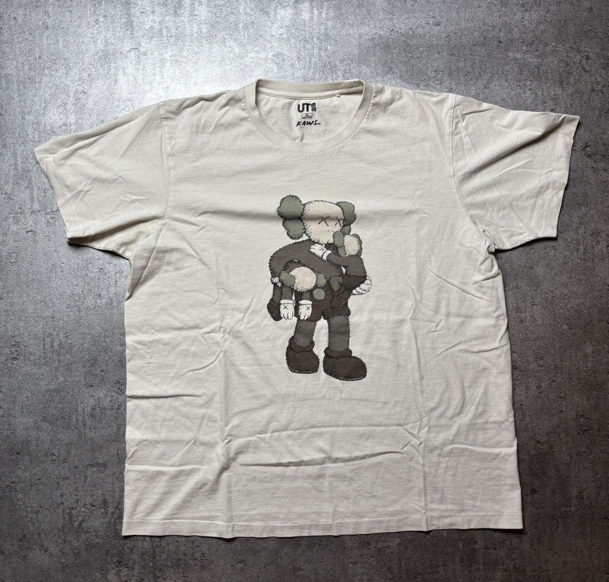 Kaws × Uniqlo Kaws Tee Size US XL / EU 56 / 4 - 1 Thumbnail