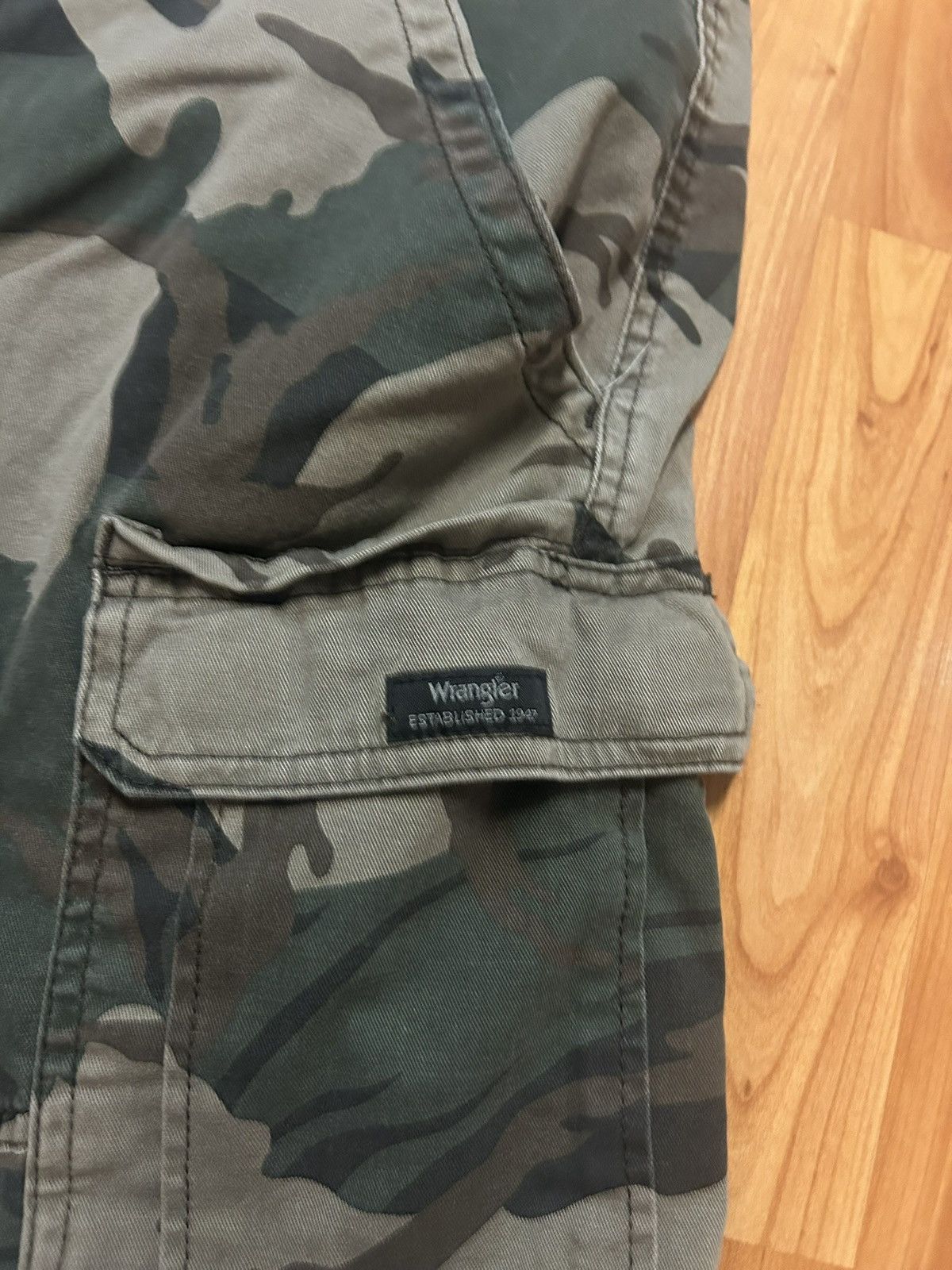 Wrangler Vintage Camo Wrangler Shorts Size US 34 / EU 50 - 2 Thumbnail
