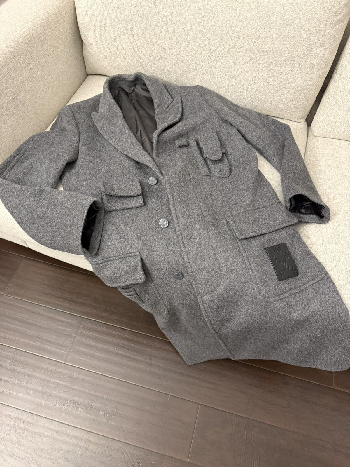 Louis Vuitton Louis Vuitton Cashmere Coat with Pockets Size US M / EU 48-50 / 2 - 6 Thumbnail
