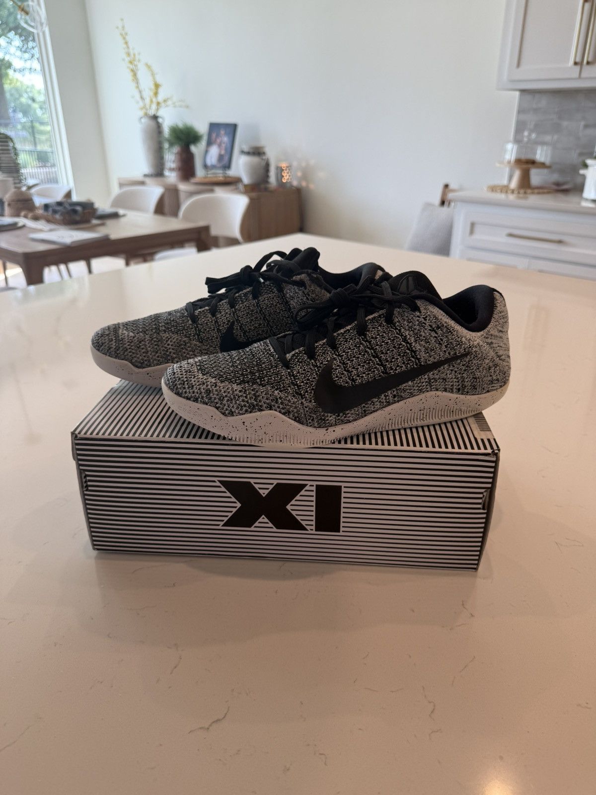 Nike Kobe 11 Low Oreo Size US 10.5 / EU 43-44 - 1 Thumbnail