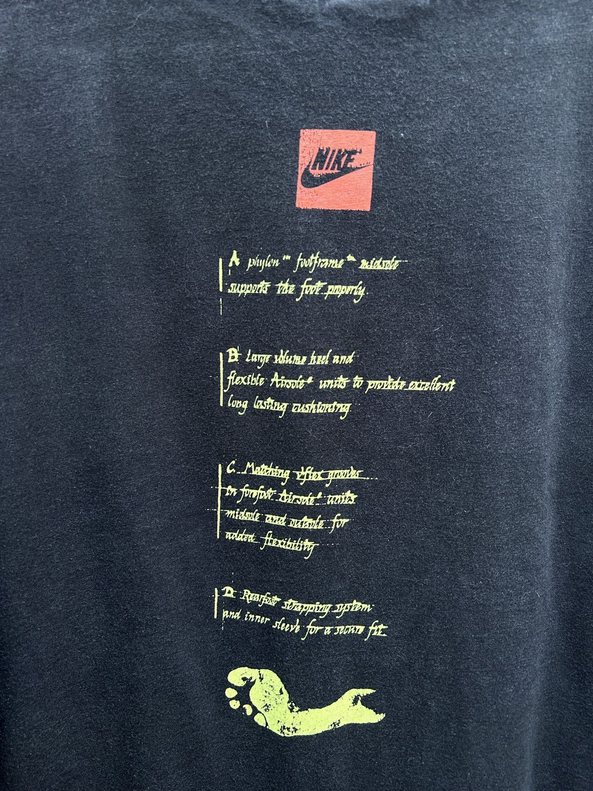 Nike 90s Vintage Nike Footprint Big Logo Archive T-Shirt Size US XL / EU 56 / 4 - 5 Thumbnail