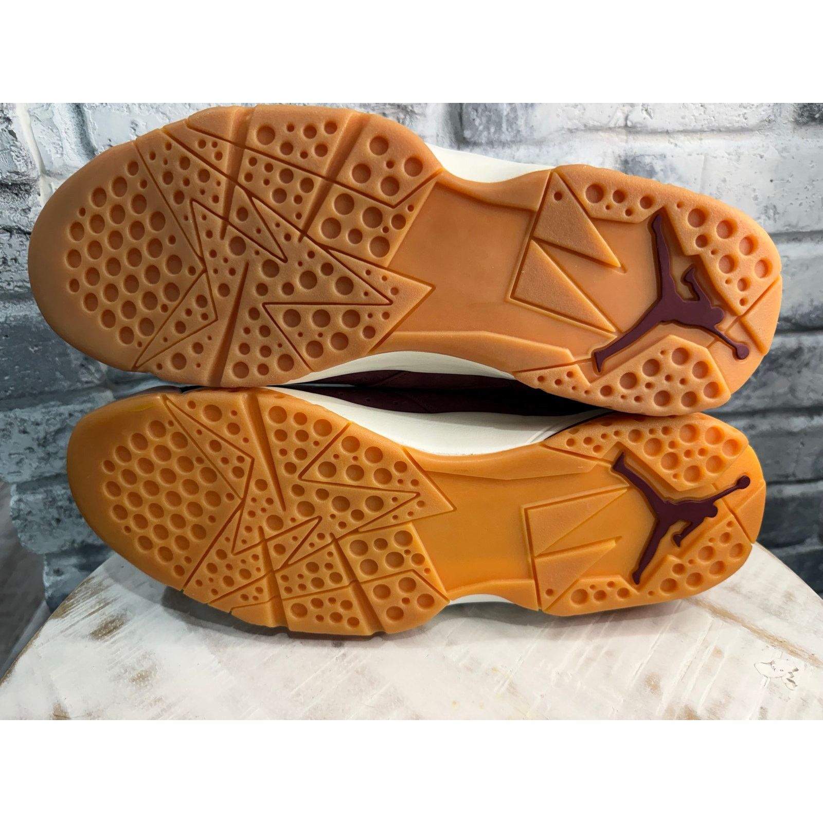 Jordan Brand Jordan 6 Retro Cigar Size 13 DS 384664-250 Size 13 Size US 13 / EU 46 - 8 Thumbnail