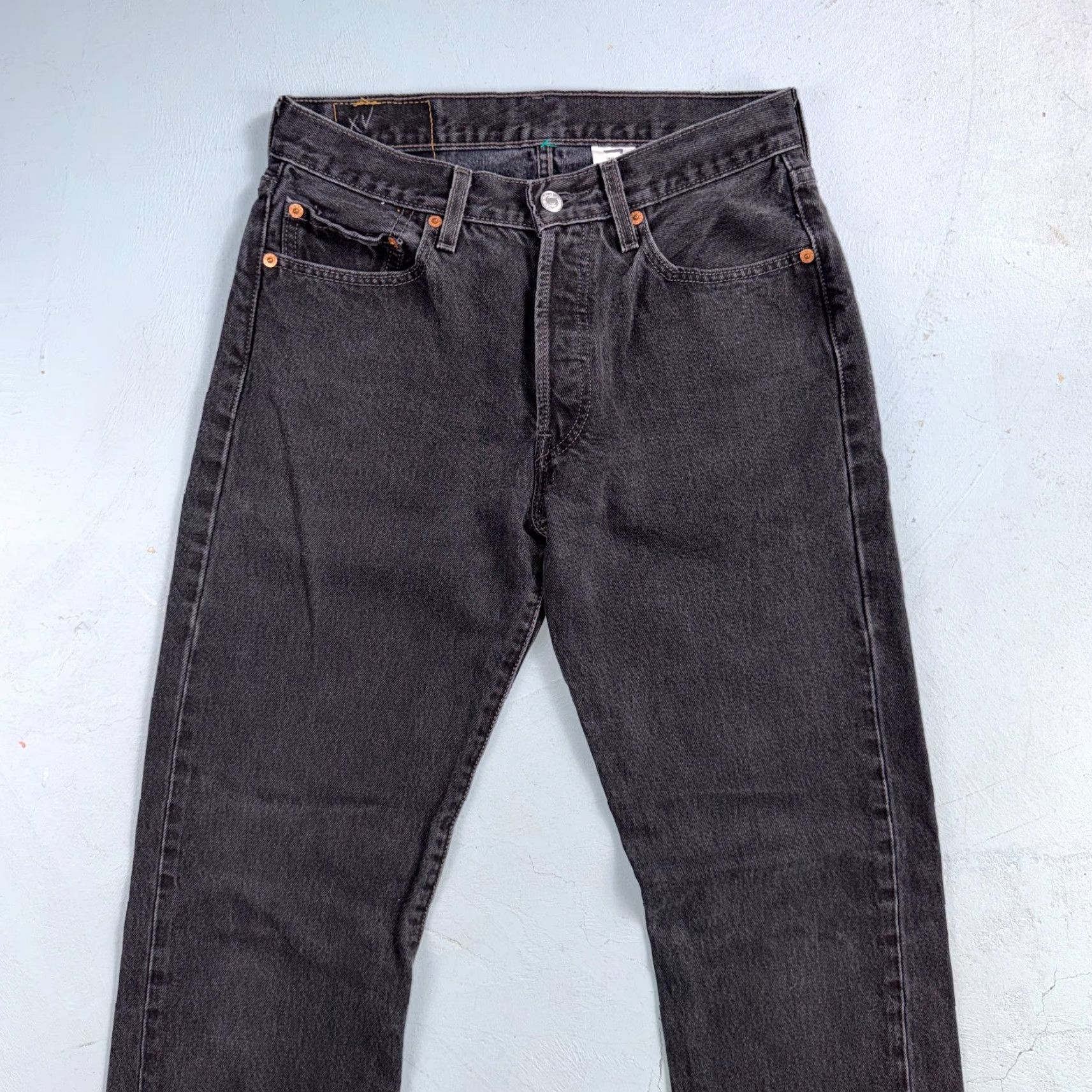 Levi's VINTAGE Levi's 501 Straight Leg Jeans Black Mid Wash 29x34 90s Mens Size US 29 - 2 Thumbnail