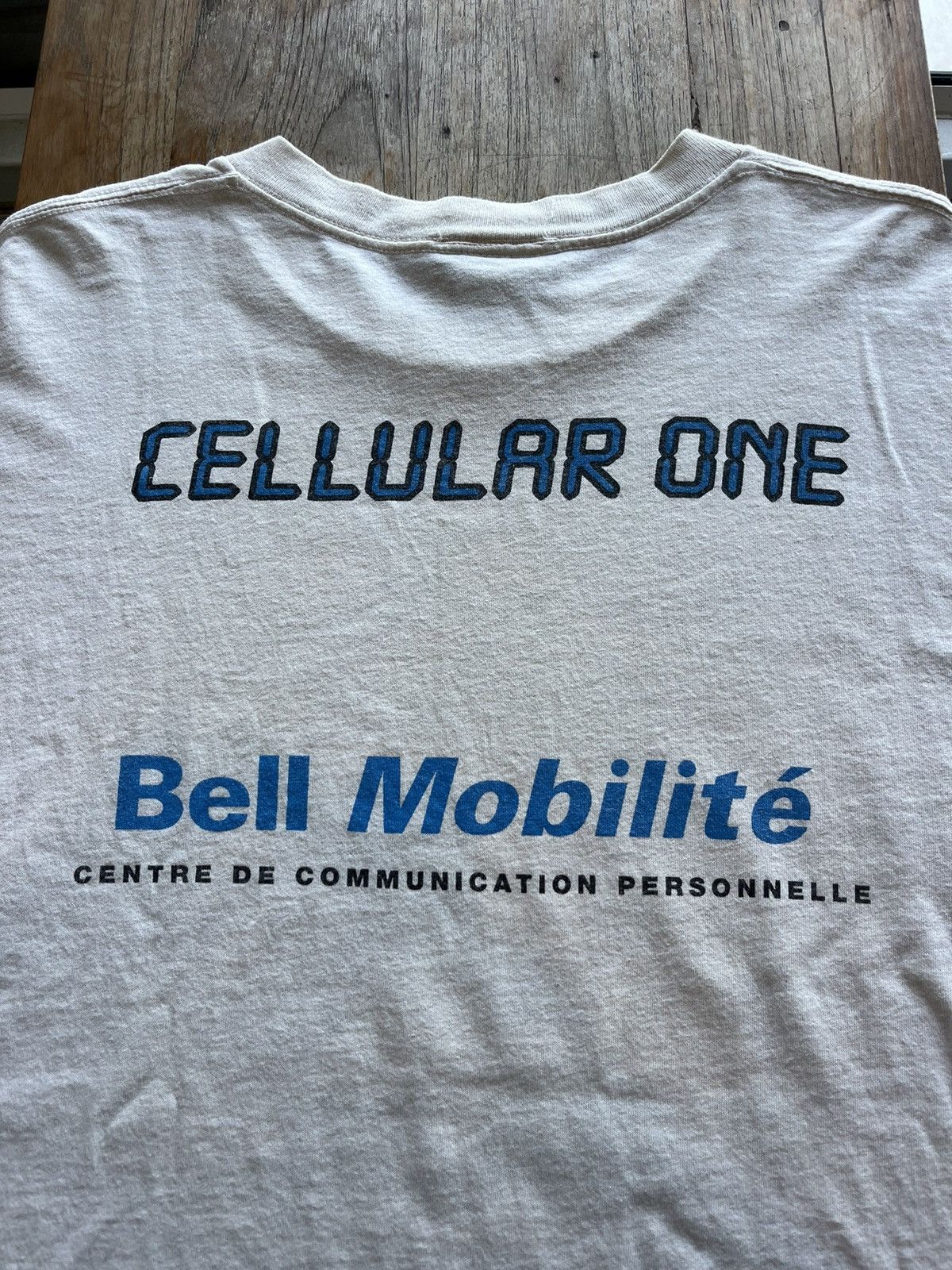 Vintage Vintage CELLULAR ONE 1996’s Bell Mobilit’e tshirt Size US XL / EU 56 / 4 - 10 Thumbnail