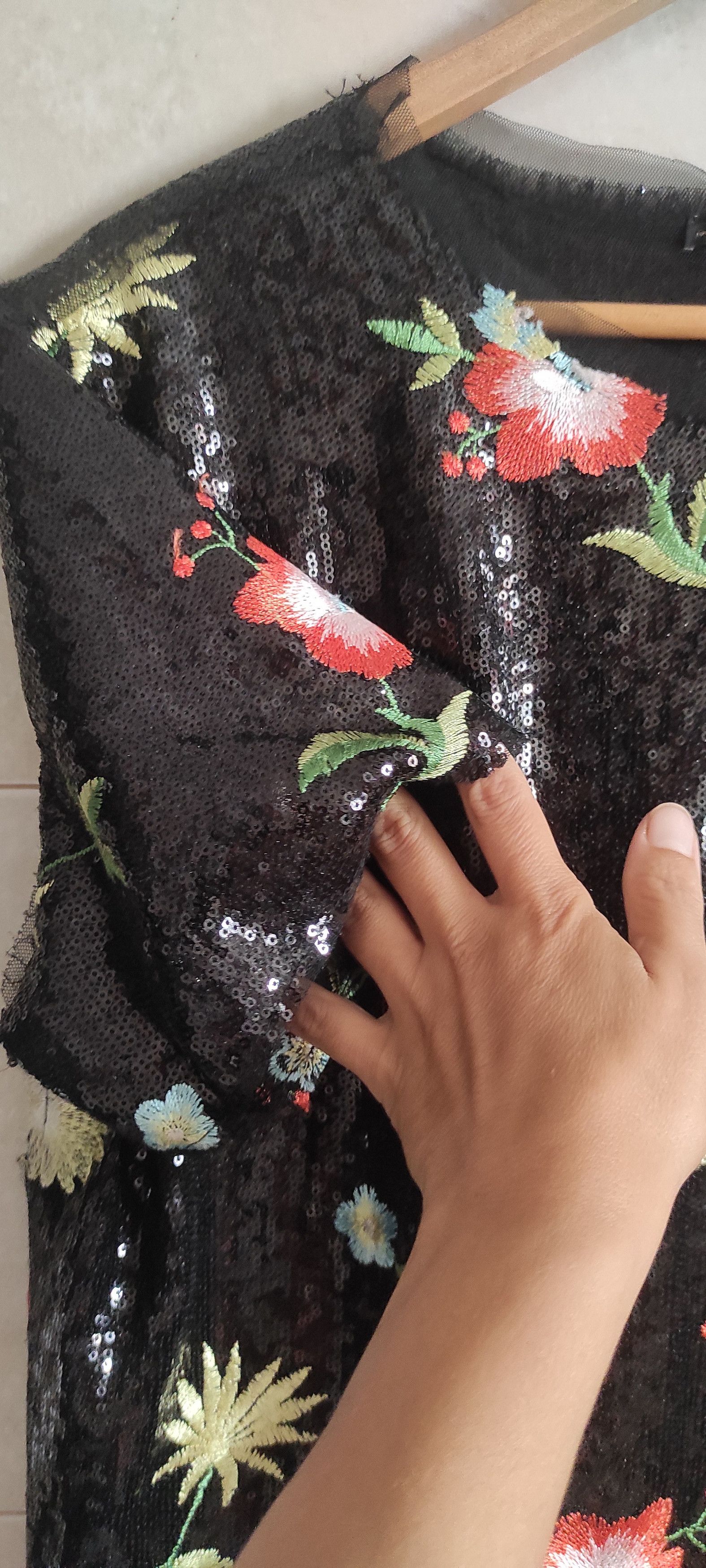 Zara ZARA Sequin Embroidered Flowers Short Sleeve Party Dress Size L / US 10 / IT 46 - 5 Thumbnail
