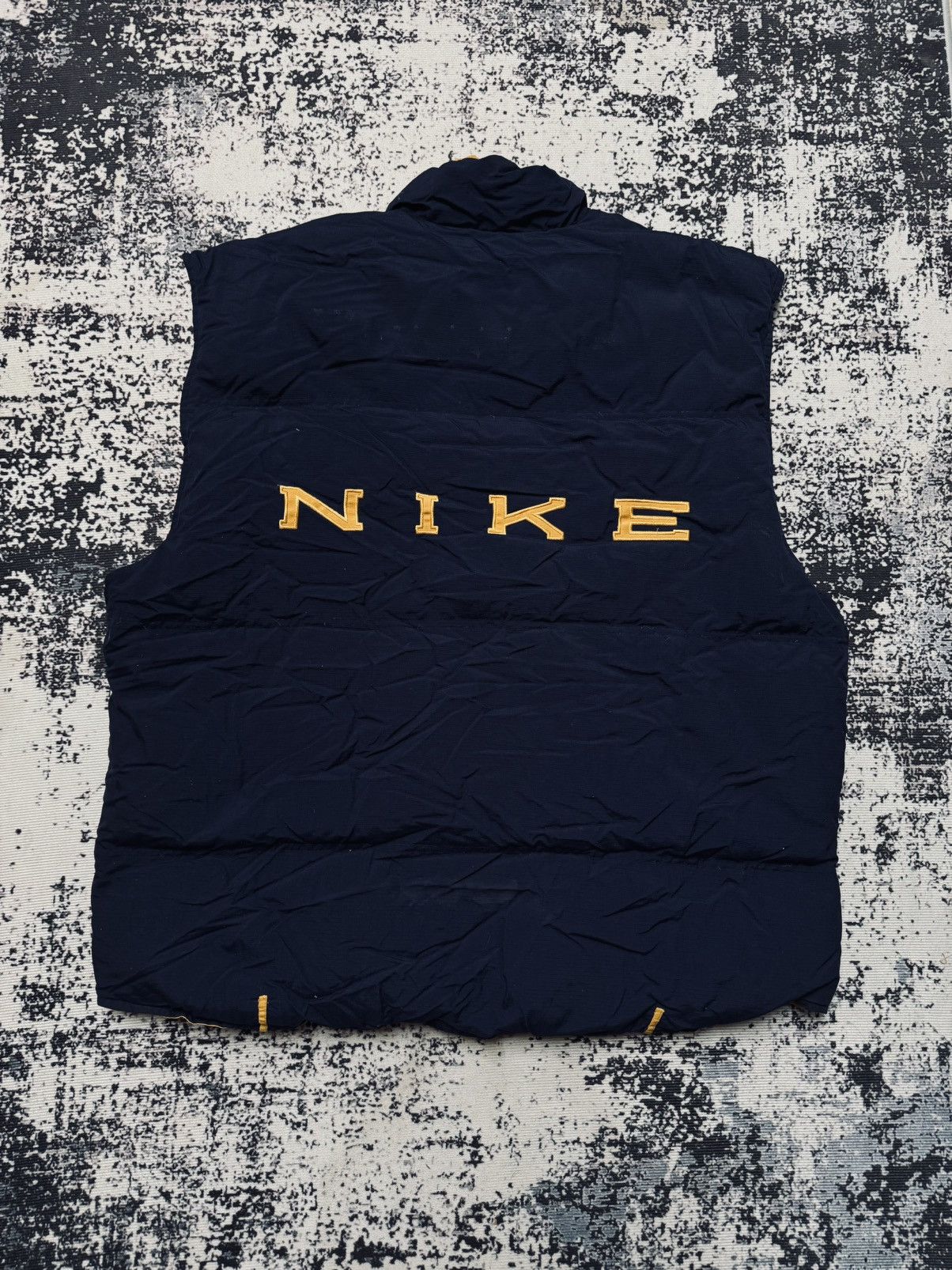 Nike Vintage 90's Nike Drill Black Puffer Vest Big reverse Logo Size US XL / EU 56 / 4 - 1 Thumbnail