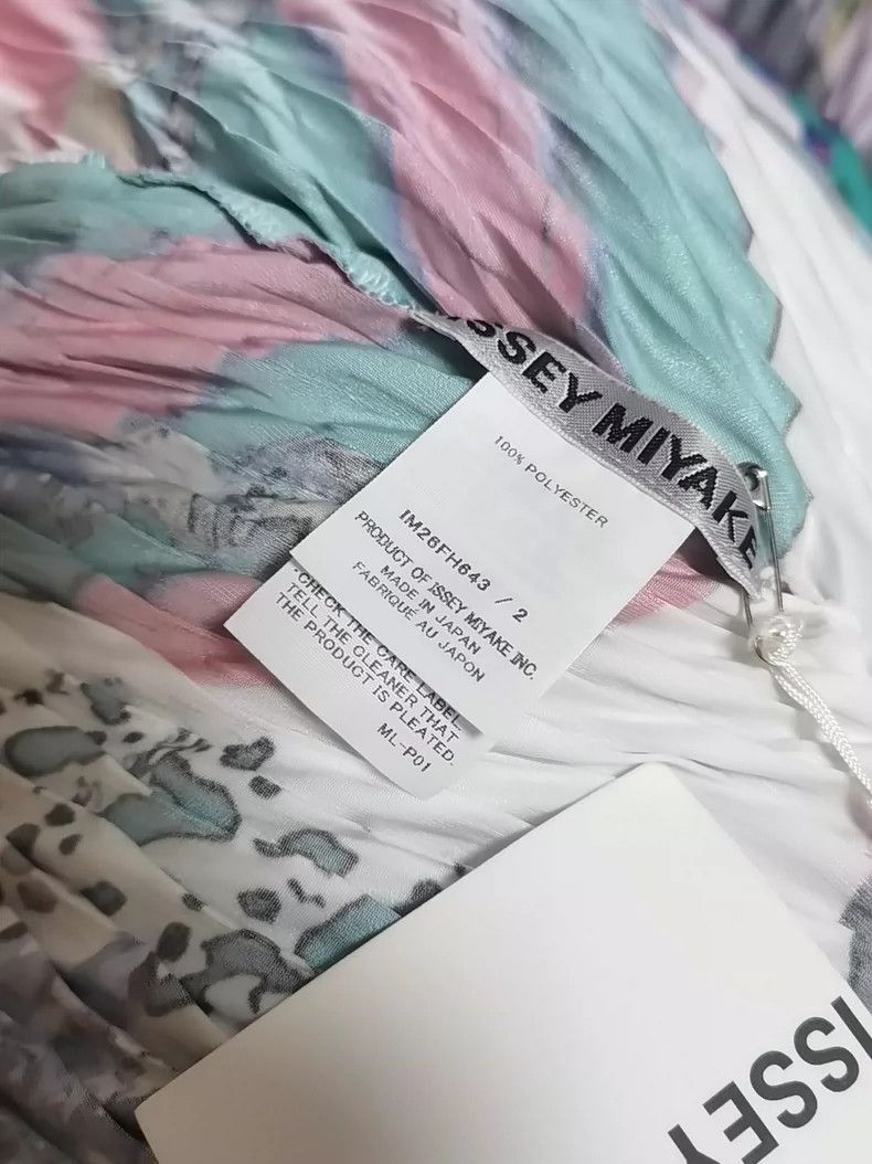 Issey Miyake Issey Miyake size:2 Blue and pink large fish-scale round d Size S / US 4 / IT 40 - 2 Thumbnail