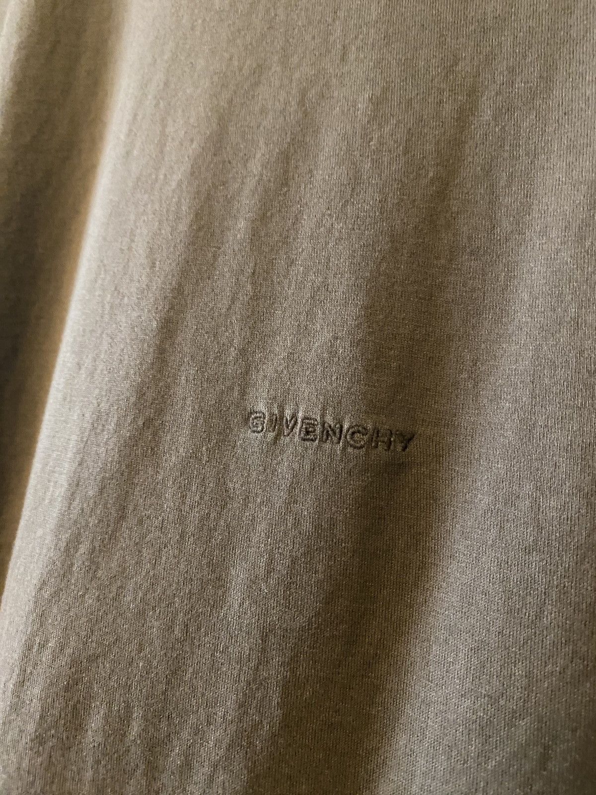 Chito × Givenchy Givenchy Chito shirt Size US M / EU 48-50 / 2 - 3 Thumbnail