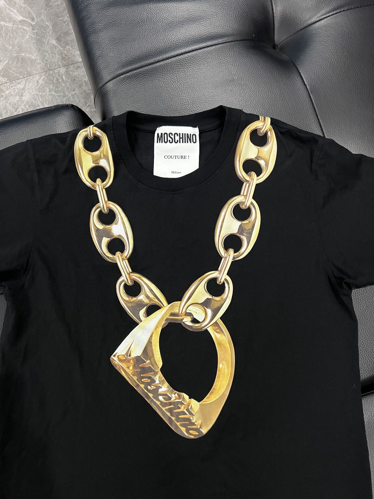 Moschino Moschino Ring & Gold Chain Graphic T-Shirt Size US L / EU 52-54 / 3 - 3 Thumbnail