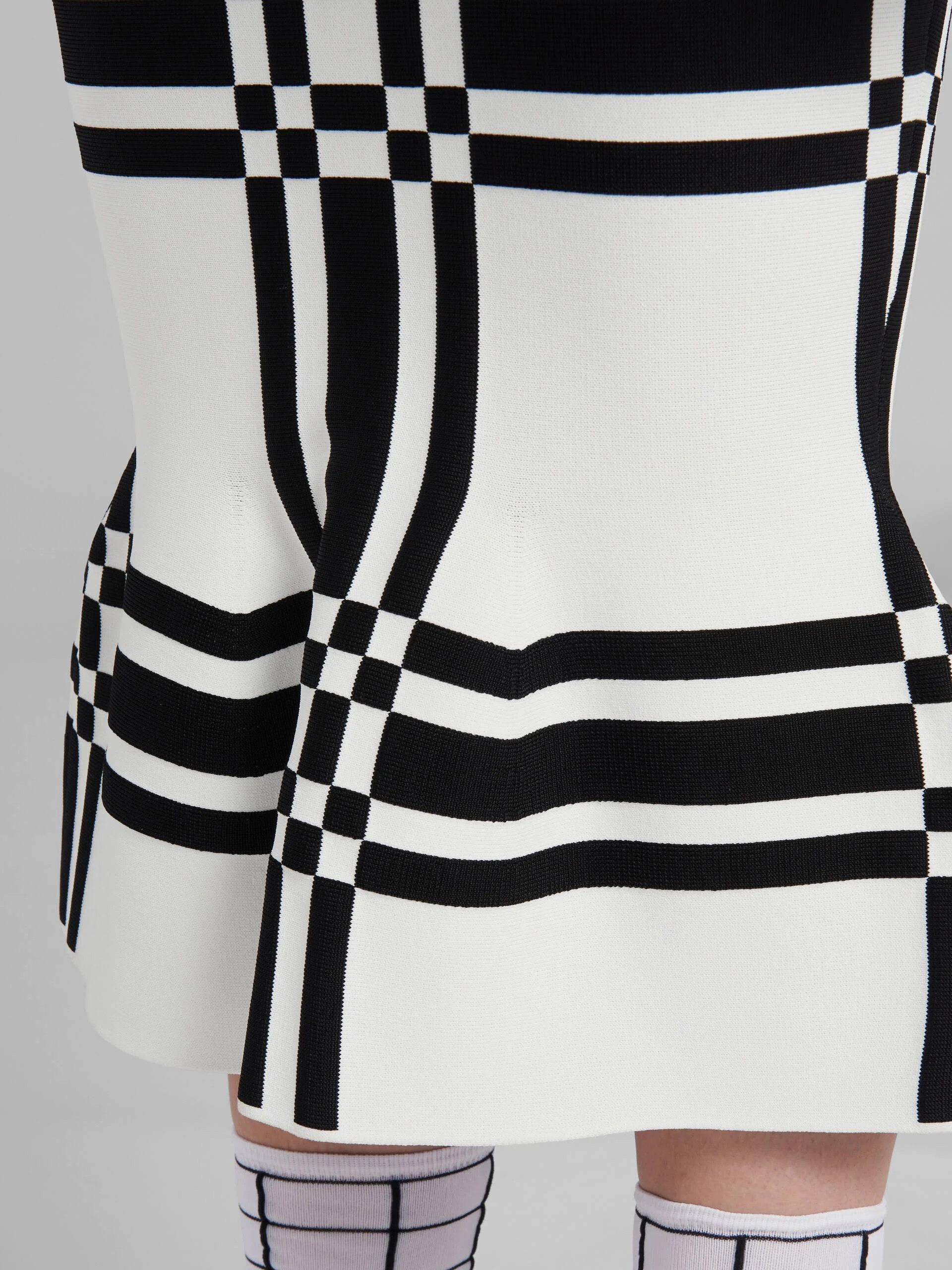 Marni o1w1db10824 Pencil Midi Skirt in White Black Size 30" / US 8 / IT 44 - 3 Thumbnail