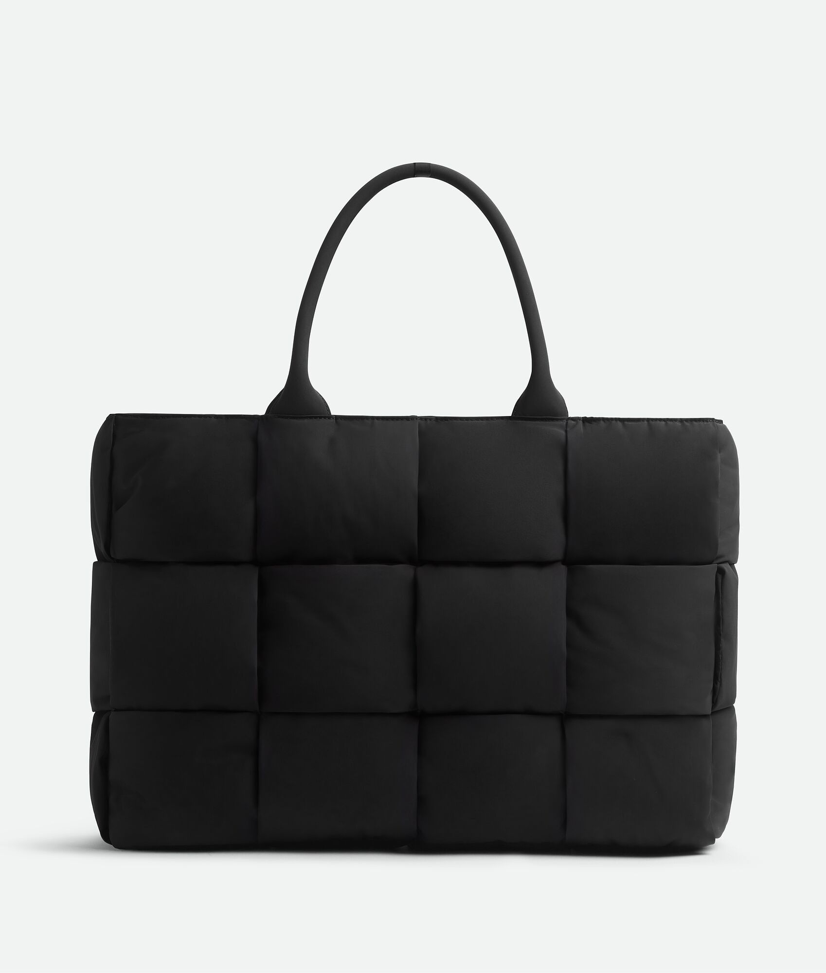 o1lf3ng10525 Size: OS / Large Arco Padded Tote Bag in Black