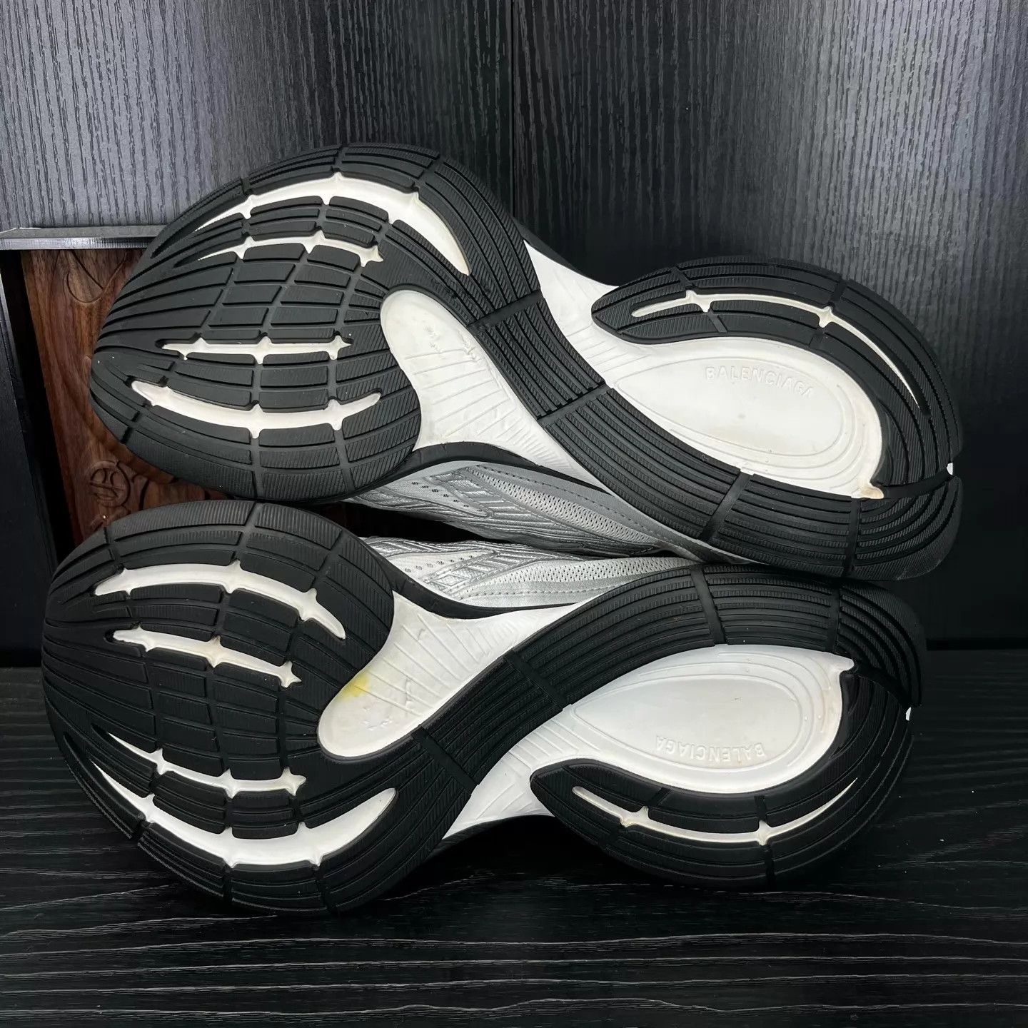 Balenciaga Balenciaga Circuit Silver 44 Mint Size US 11 / EU 44 - 7 Thumbnail