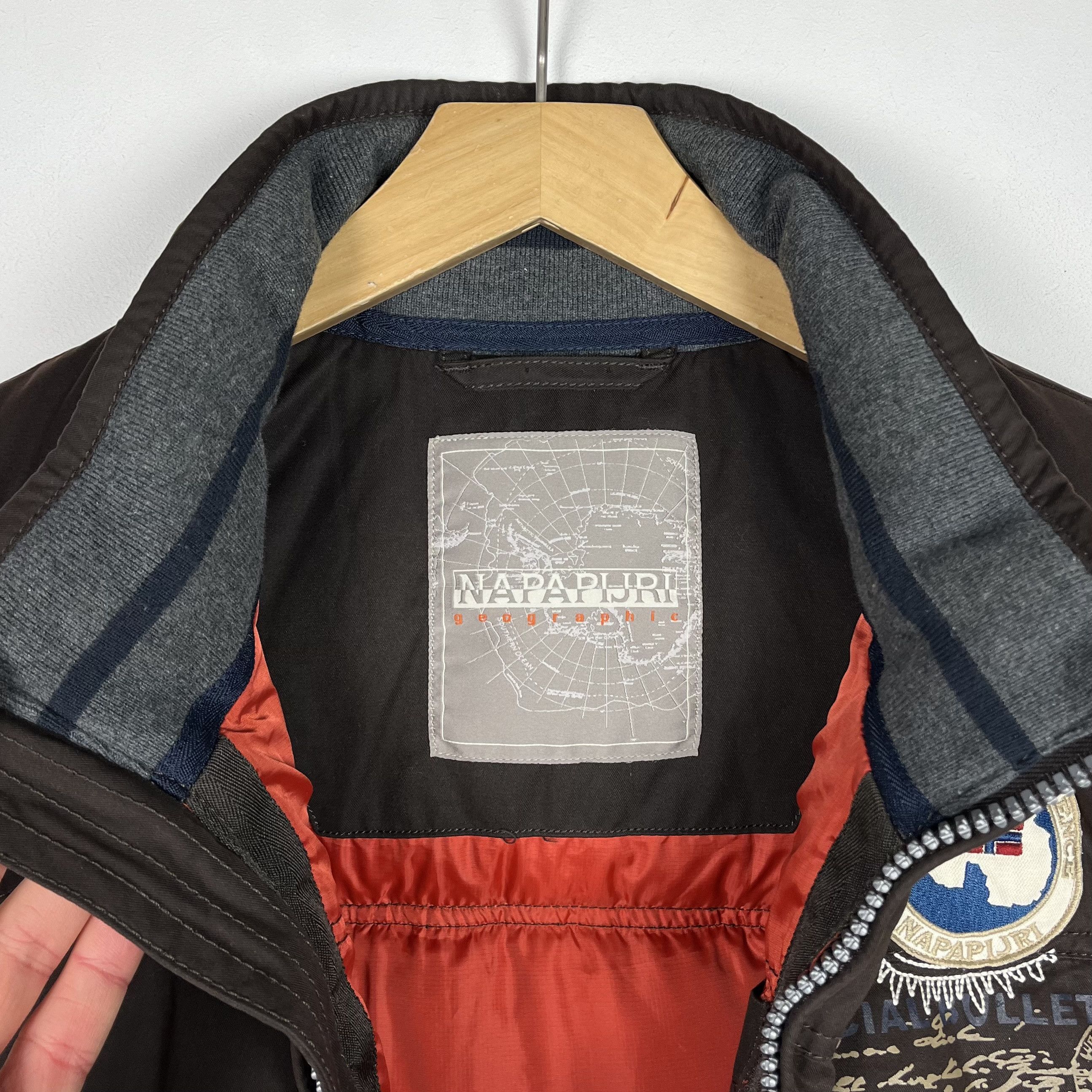 Napapijri Vintage Napapijri Brown Full Zip Down Gilet Jacket Size US M / EU 48-50 / 2 - 9 Thumbnail
