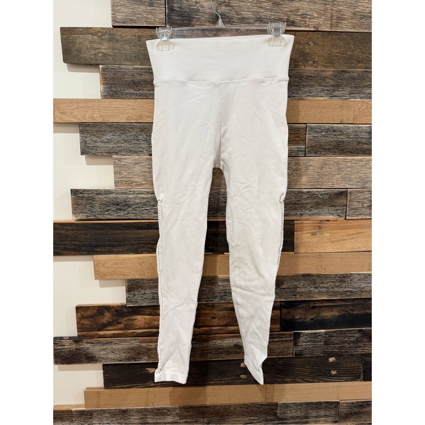 Other Offline by Aerie white textured leggings sz Medium Size 28" / US 6 / IT 42 - 1 Thumbnail