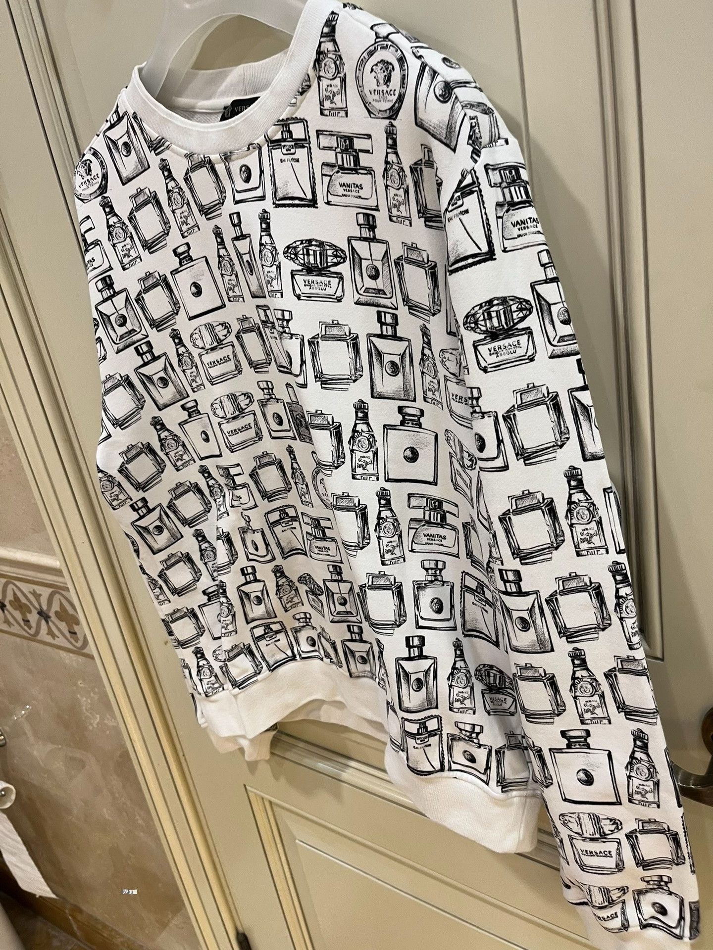 Versace Versace White Perfume Bottle Print Sweatshirt Size US M / EU 48-50 / 2 - 4 Thumbnail