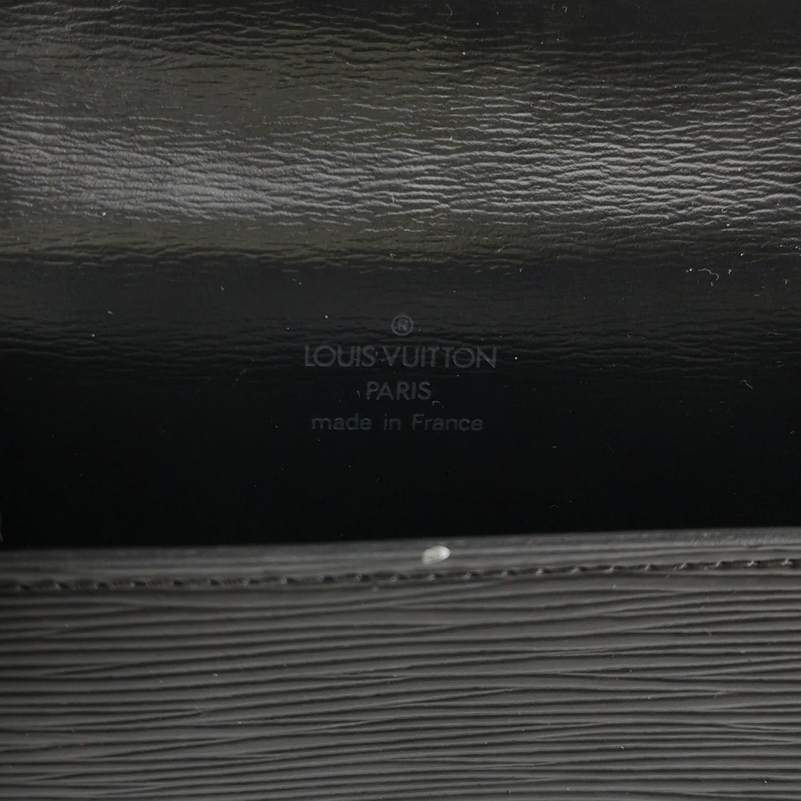 Louis Vuitton Louis Vuitton (LV) cowhide ripple letter logo vintage clutc Size ONE SIZE - 1 Thumbnail