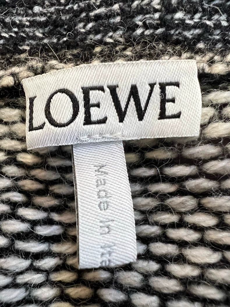Loewe LOEWE Textured wool V-neck Size US M / EU 48-50 / 2 - 3 Thumbnail